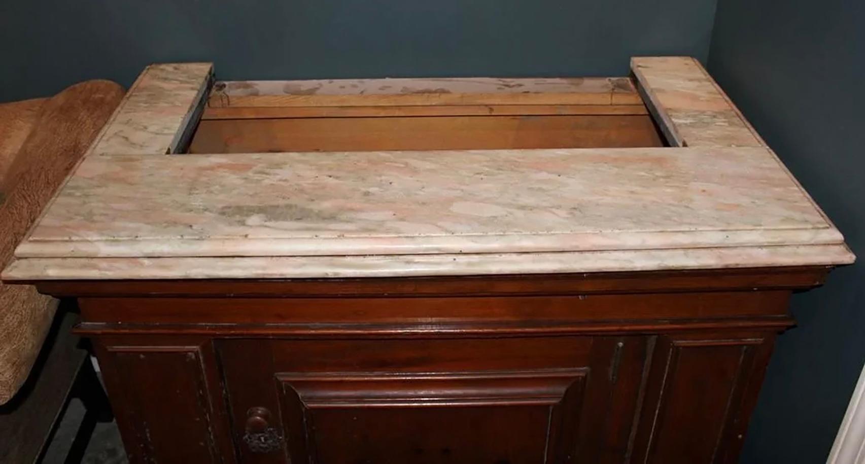 Pair of 19th c Italian Cabinets with Solomonic Columns In Good Condition For Sale In Milford, NH