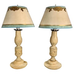Coppia di lampade a candeliere italiane del XIX secolo con paralumi in pergamena personalizzati