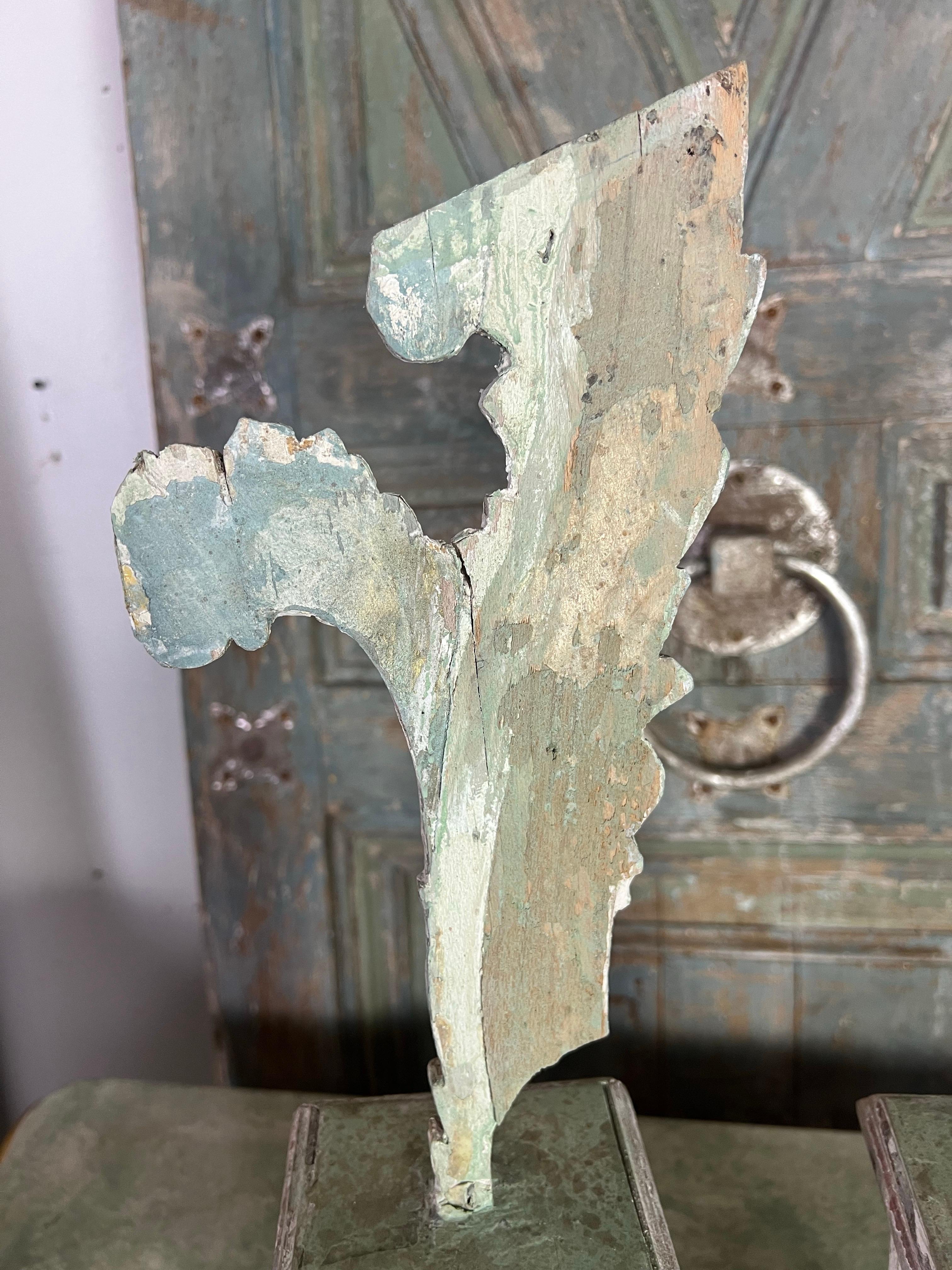 Paire de sculptures italiennes du 19ème siècle sur socles en bois Abîmé - En vente à Los Angeles, CA