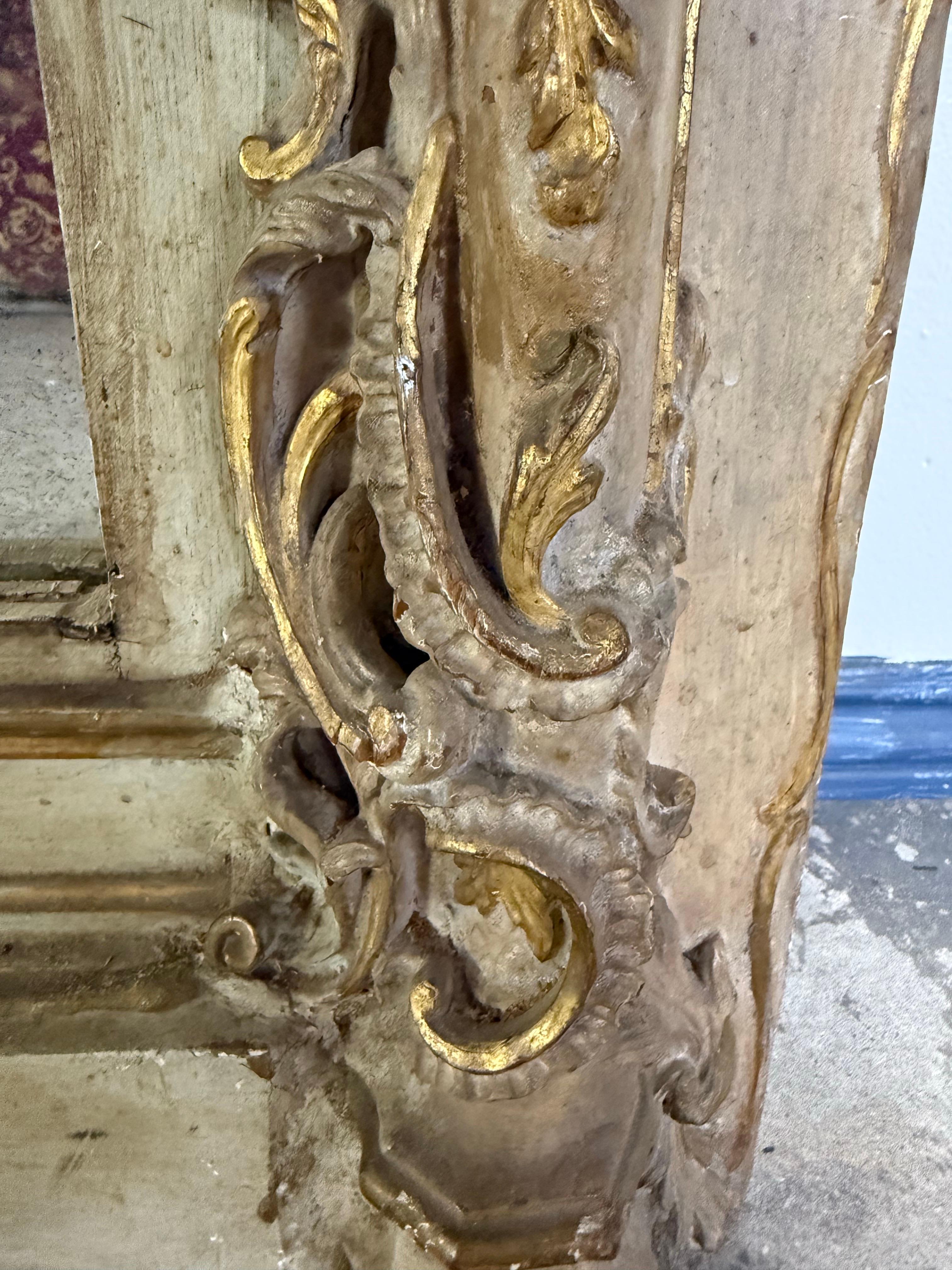 Paire d'encadrements de porte italiens du A.I.C. avec Antique Mirror en vente 5