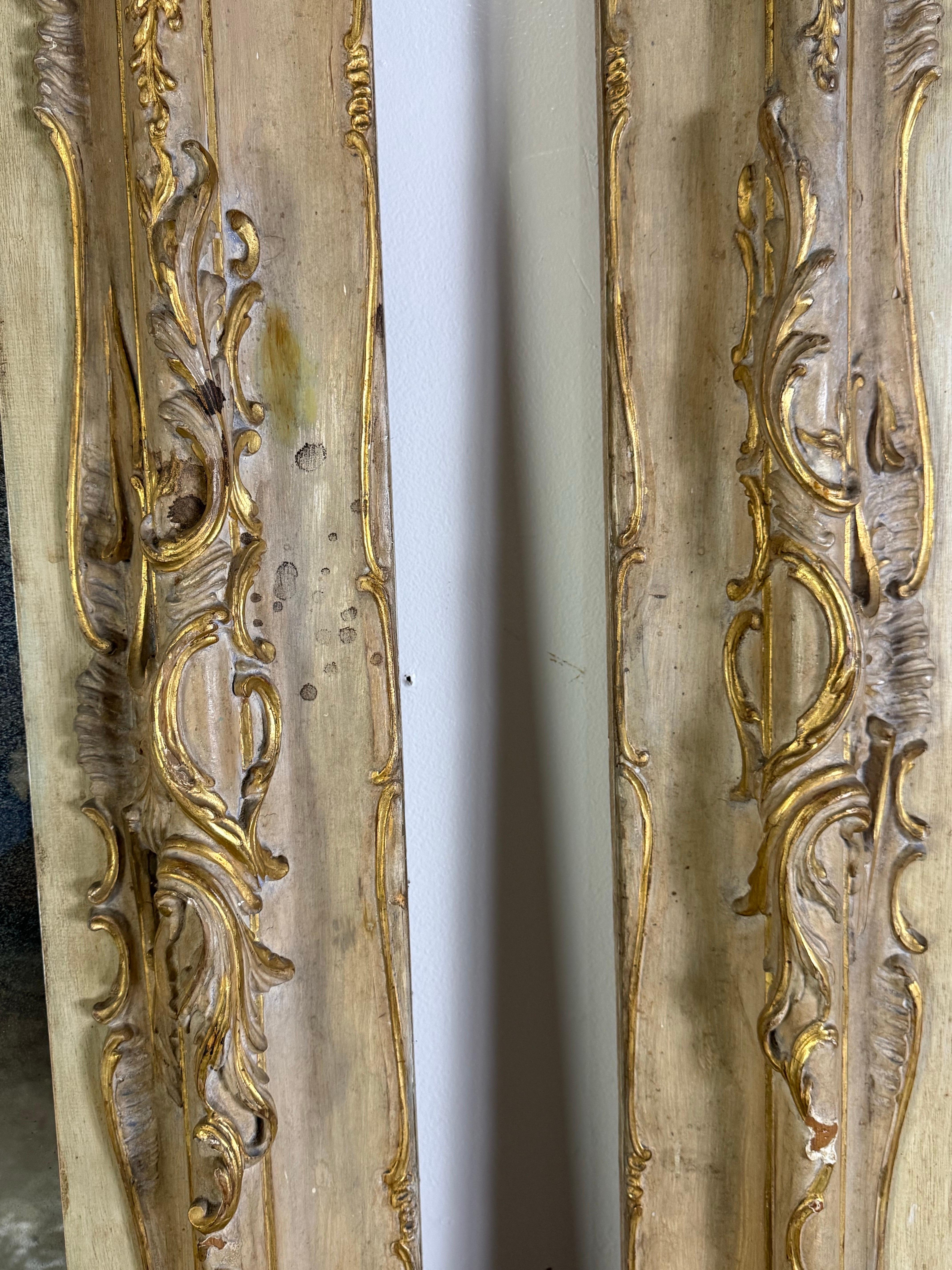 Paire d'encadrements de porte italiens du A.I.C. avec Antique Mirror en vente 1