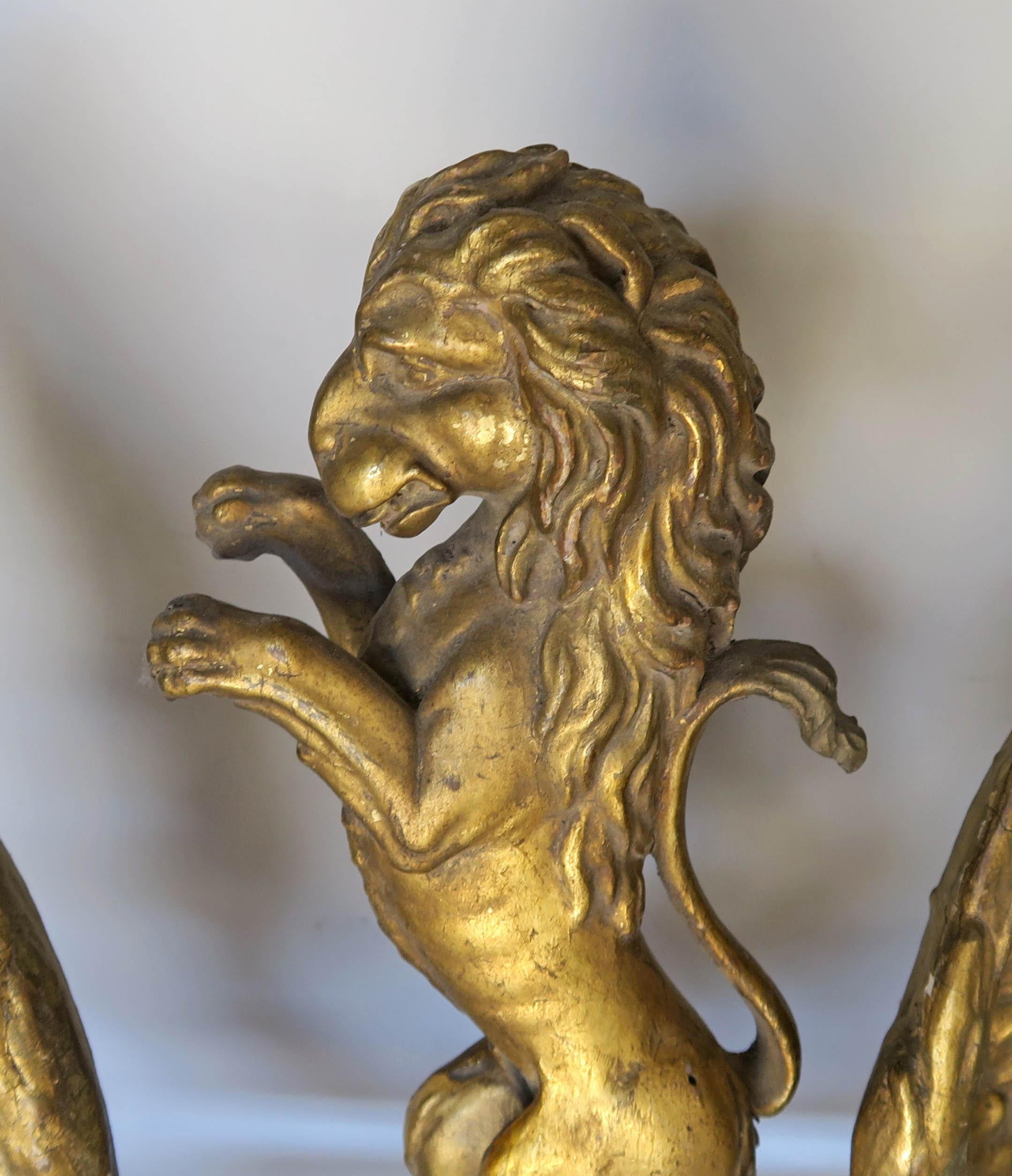 Pair of 19th Century Italian Giltwood Lions on Lucite Bases im Zustand „Gut“ in Los Angeles, CA
