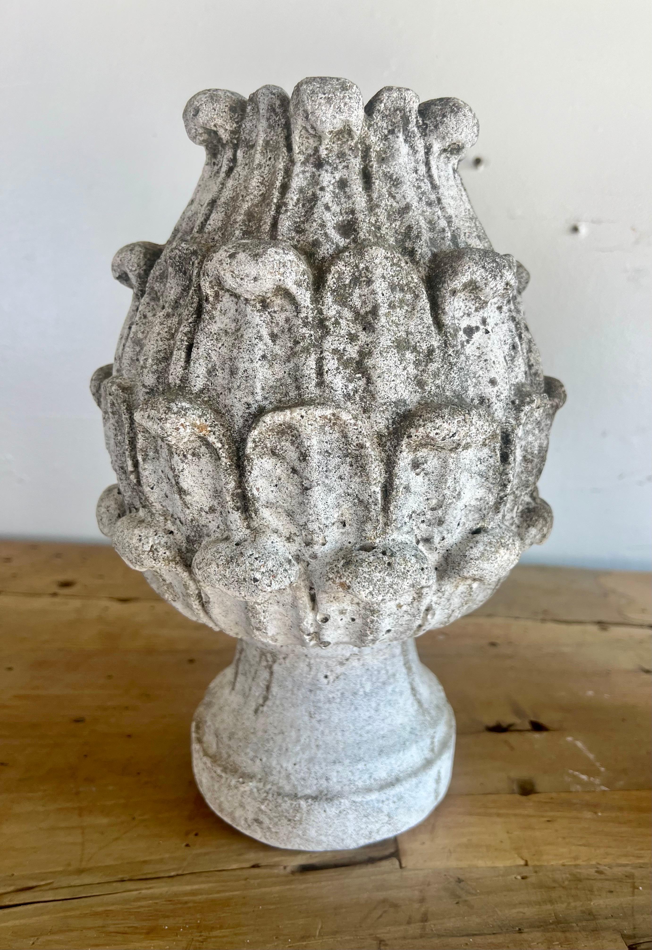 Paar italienische Stone Artischocken aus dem 19. (Klassisch-römisch) im Angebot