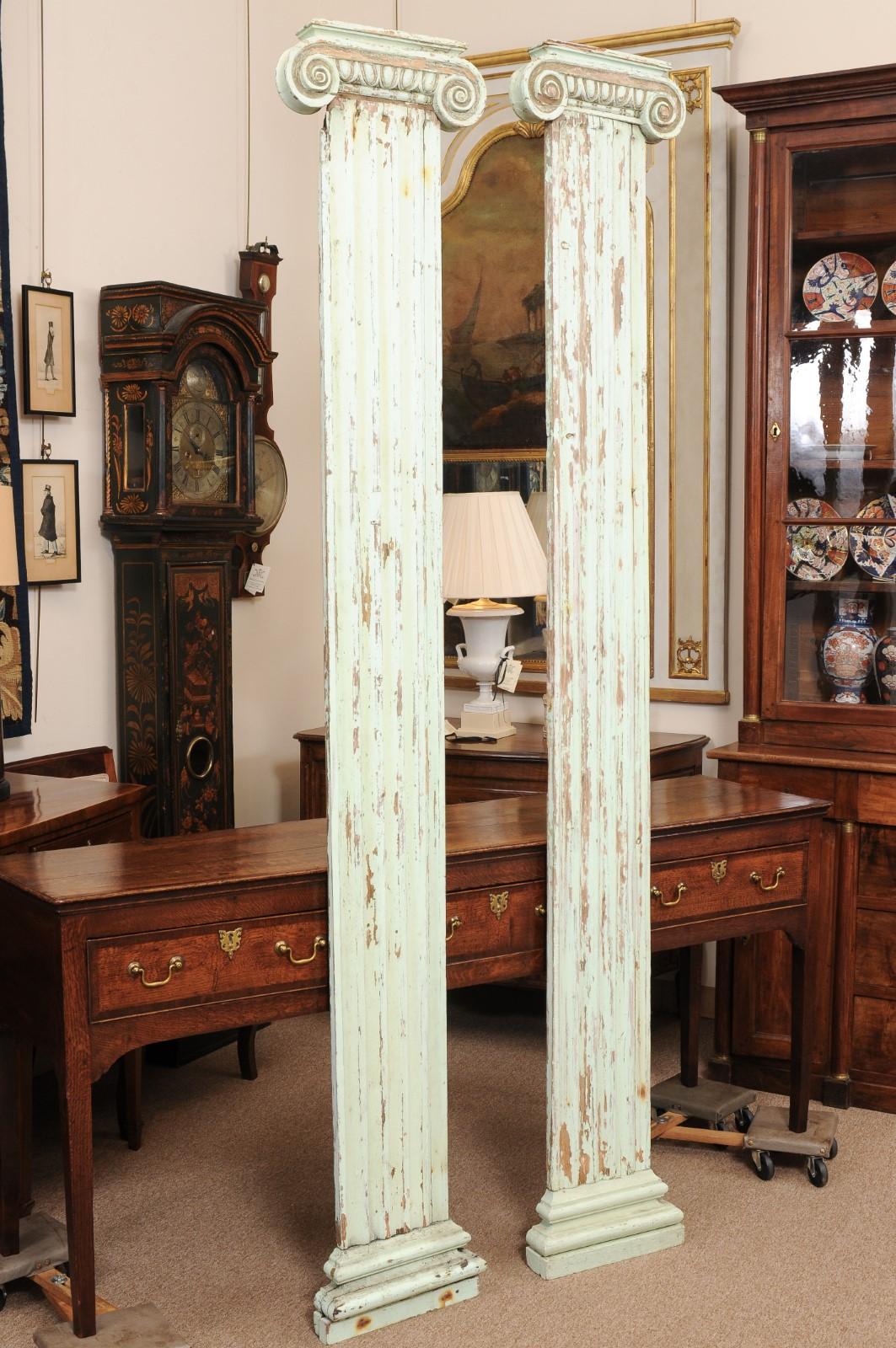 Par de Columnas Pilastra Arquitectónicas de Madera Tallada en Verde Pálido Pintadas del S. XIX en venta 6