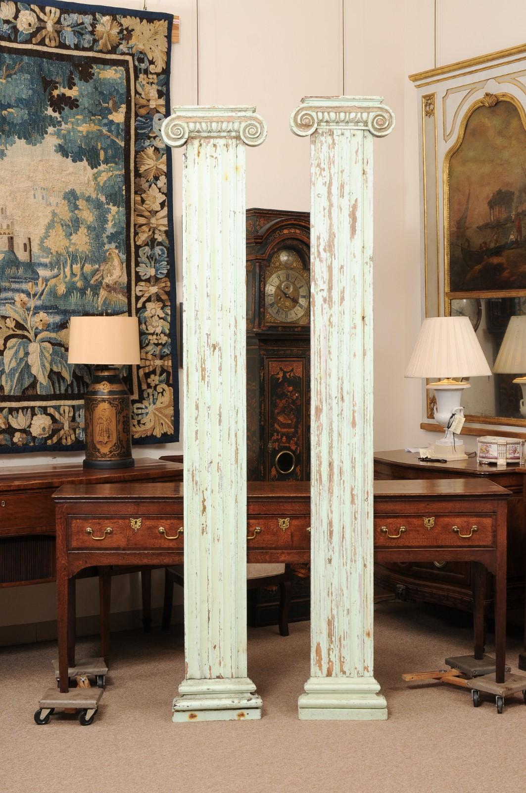 Par de Columnas Pilastra Arquitectónicas de Madera Tallada en Verde Pálido Pintadas del S. XIX en Bastante bueno estado para la venta en Atlanta, GA