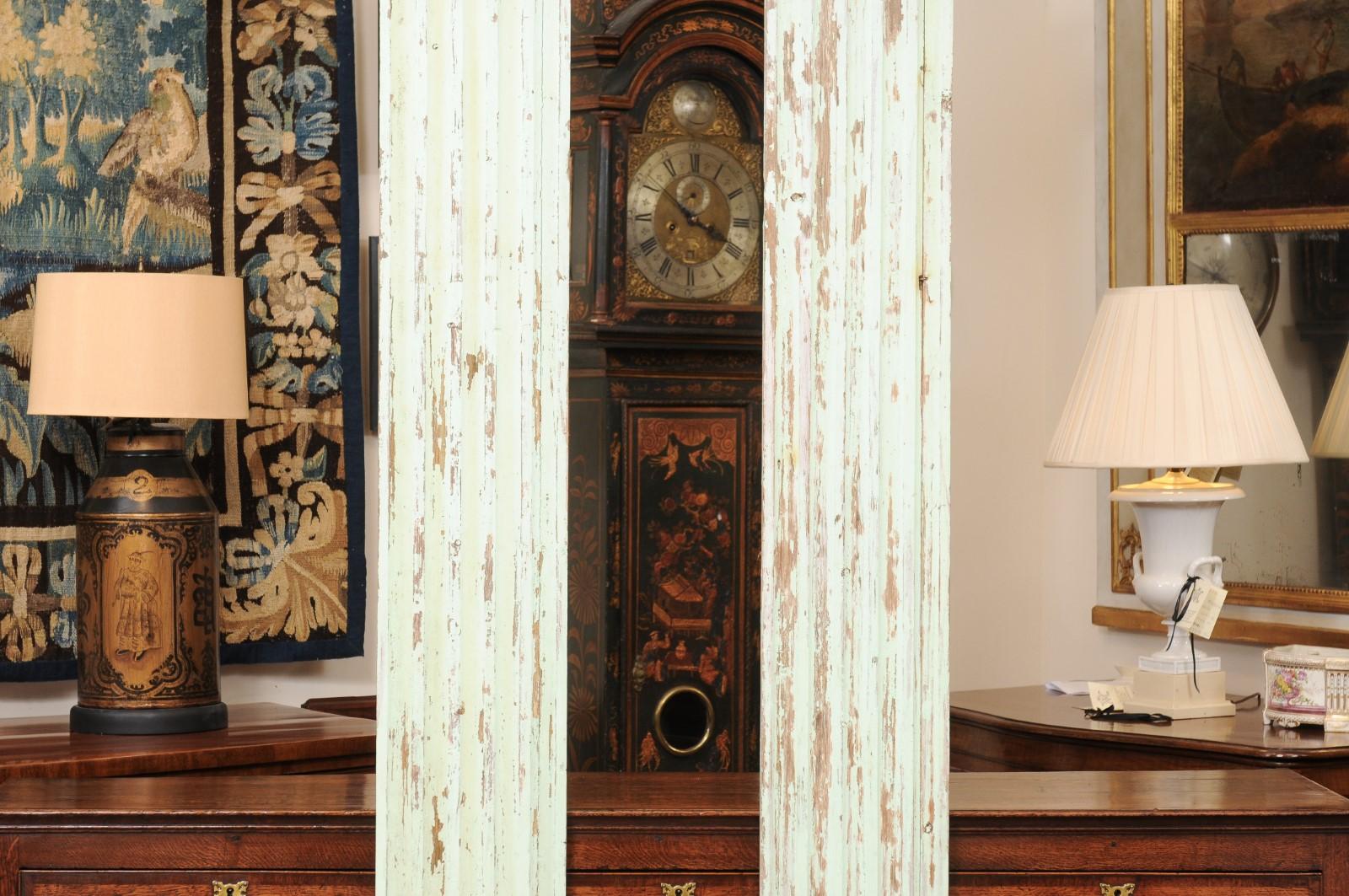 Par de Columnas Pilastra Arquitectónicas de Madera Tallada en Verde Pálido Pintadas del S. XIX en venta 1