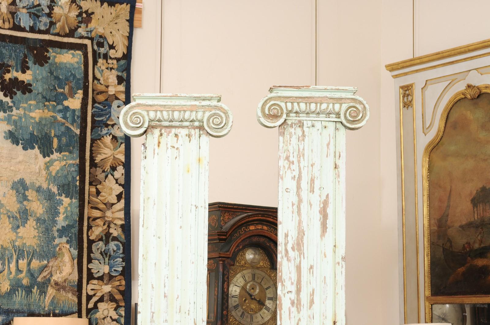 Par de Columnas Pilastra Arquitectónicas de Madera Tallada en Verde Pálido Pintadas del S. XIX en venta 2