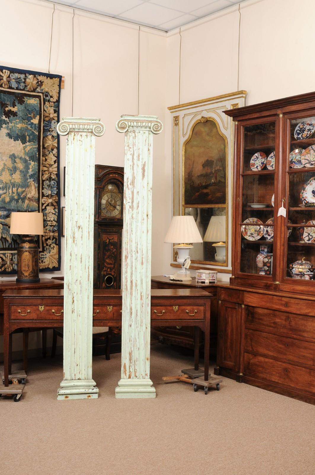 Par de Columnas Pilastra Arquitectónicas de Madera Tallada en Verde Pálido Pintadas del S. XIX en venta 3