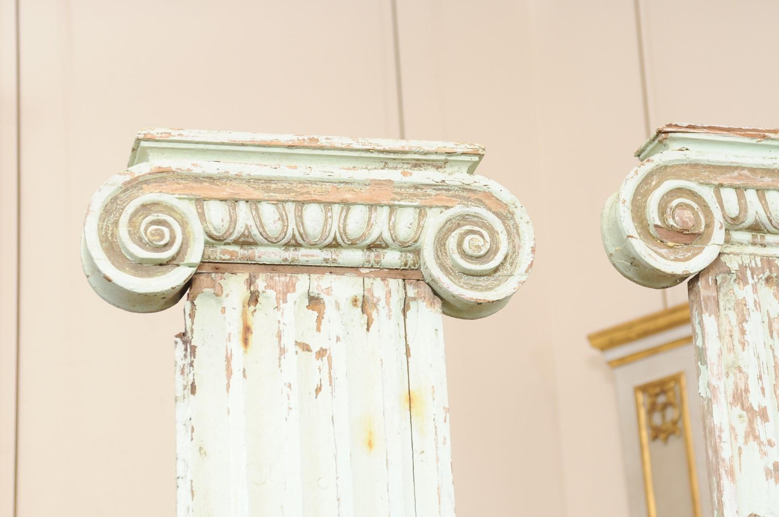 Par de Columnas Pilastra Arquitectónicas de Madera Tallada en Verde Pálido Pintadas del S. XIX en venta 4