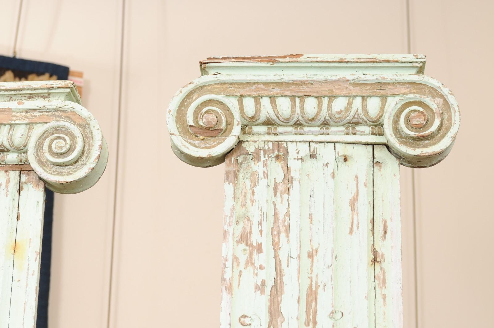 Par de Columnas Pilastra Arquitectónicas de Madera Tallada en Verde Pálido Pintadas del S. XIX en venta 5