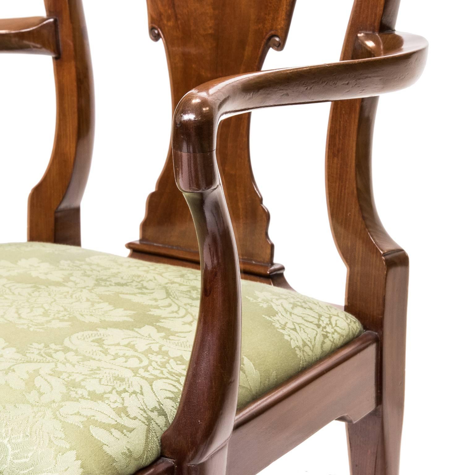 Walnut Pair of 19th Century Queen Anne Childs Chairs
