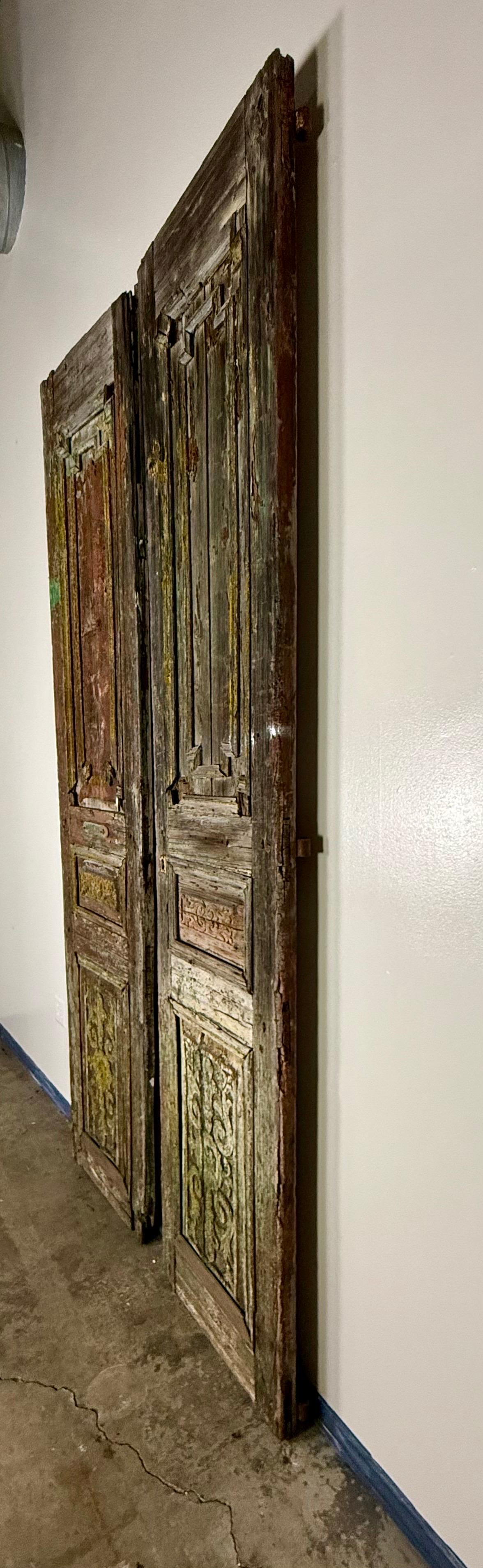 Coppia di porte dipinte in stile rustico del 19° secolo in vendita 6