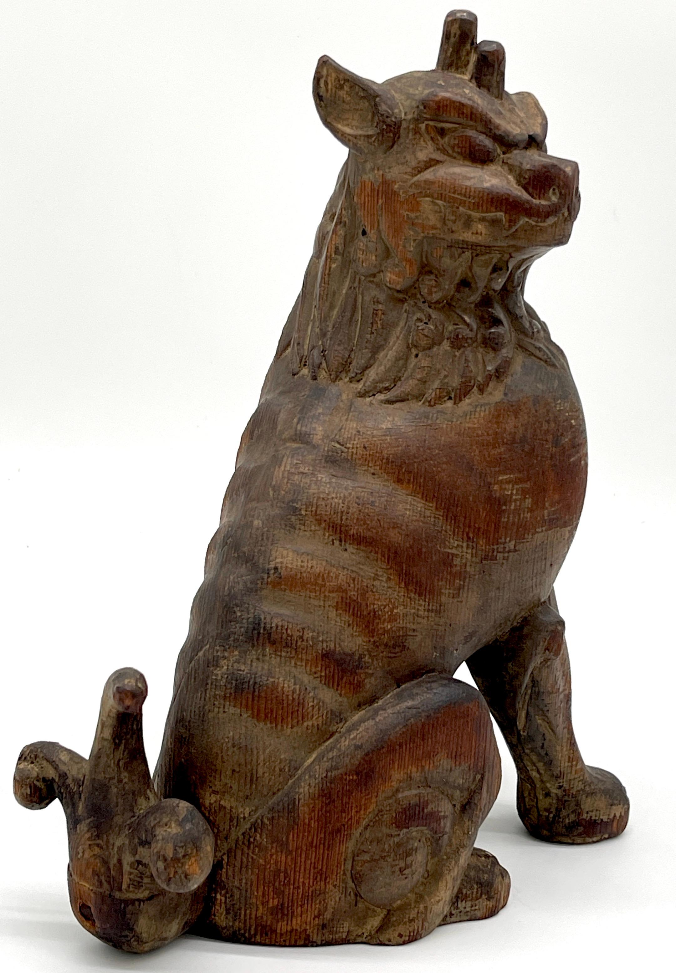 Paire d'objets en bois tibétain sculpté du A.C.I.  & Polychromé  Chien Foo/ Gardien /Temple en vente 4