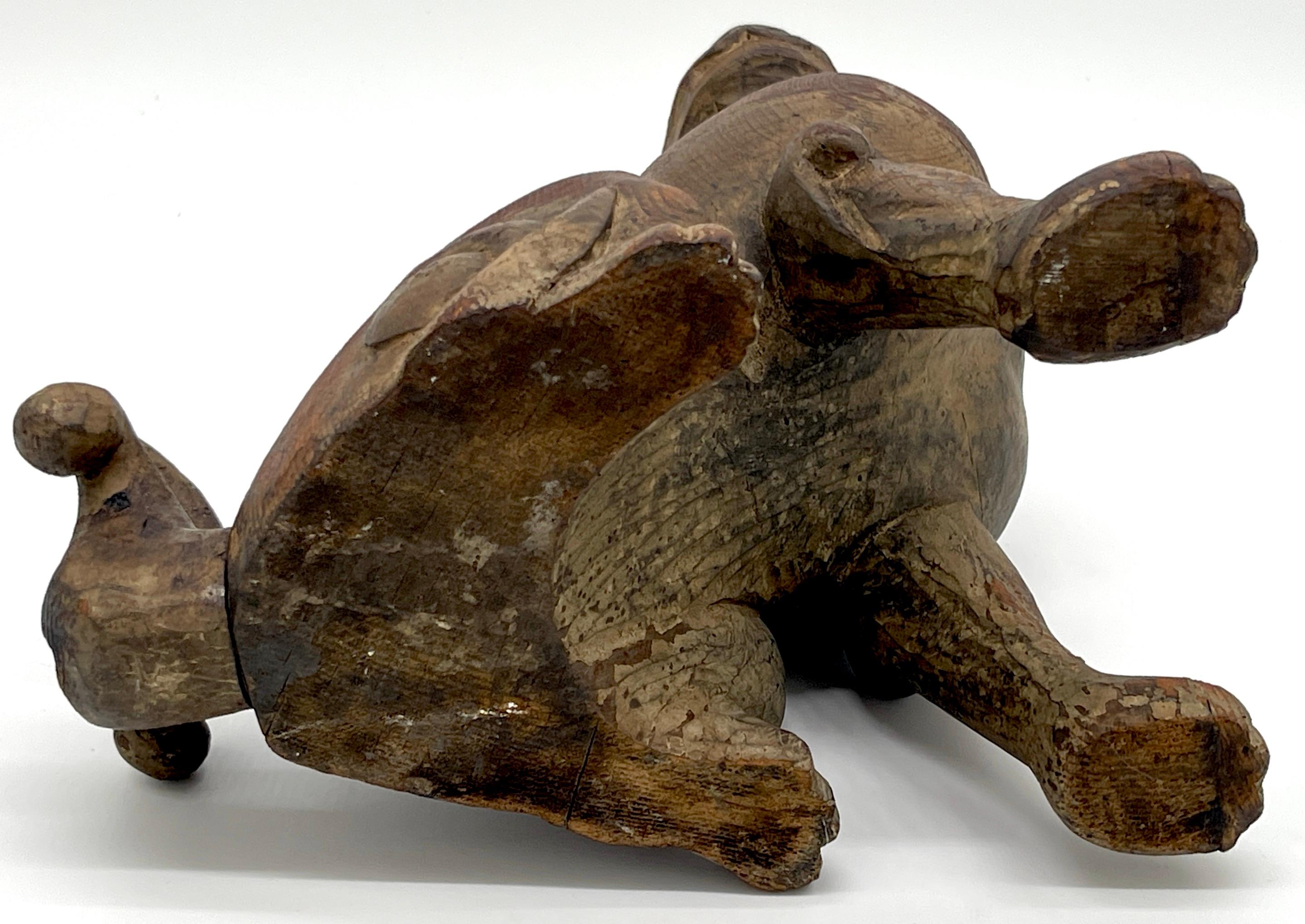Paire d'objets en bois tibétain sculpté du A.C.I.  & Polychromé  Chien Foo/ Gardien /Temple en vente 5