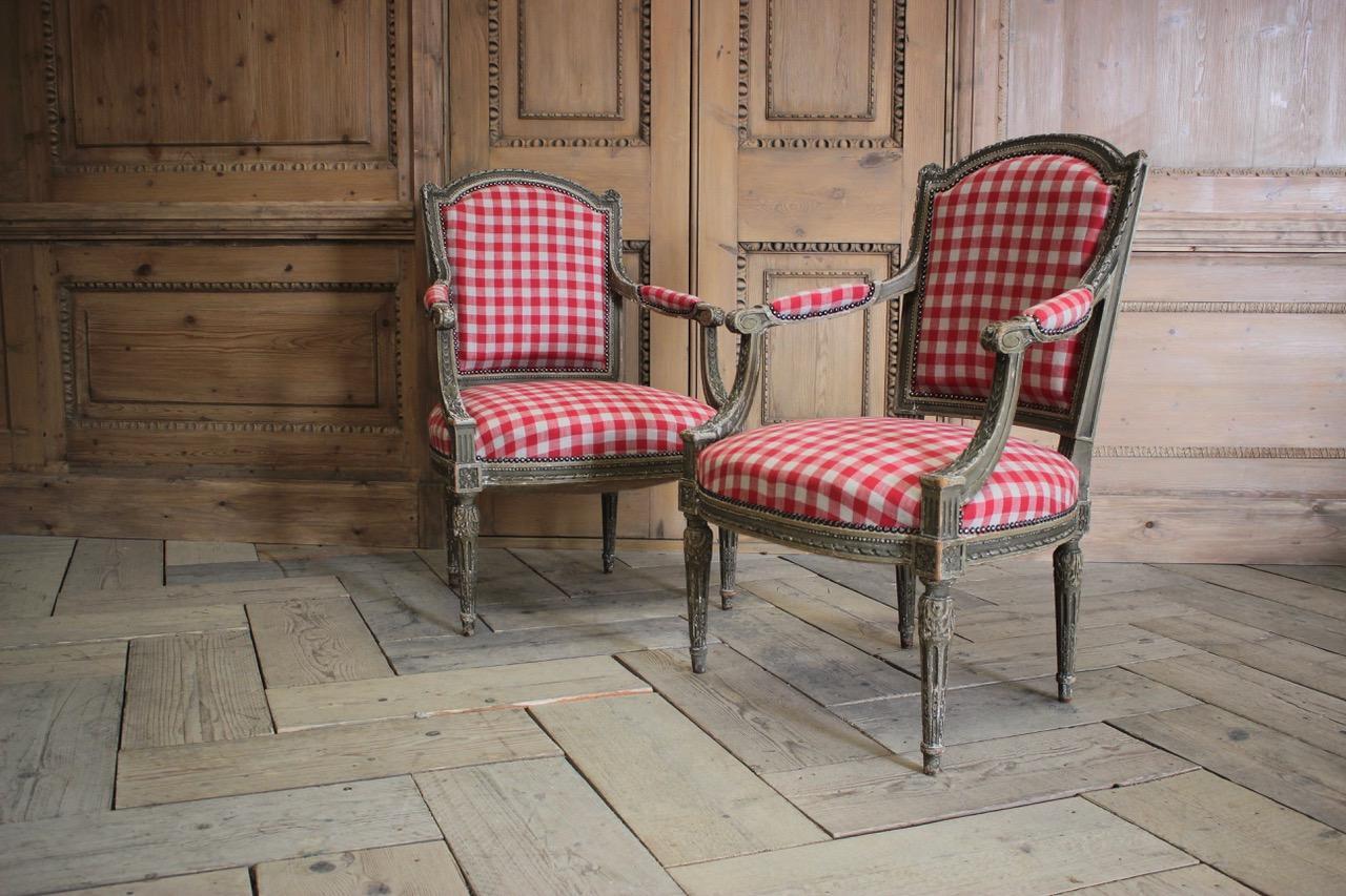 Linen Pair of 19th Century French Painted Fauteuils in the Louis XVI Taste For Sale