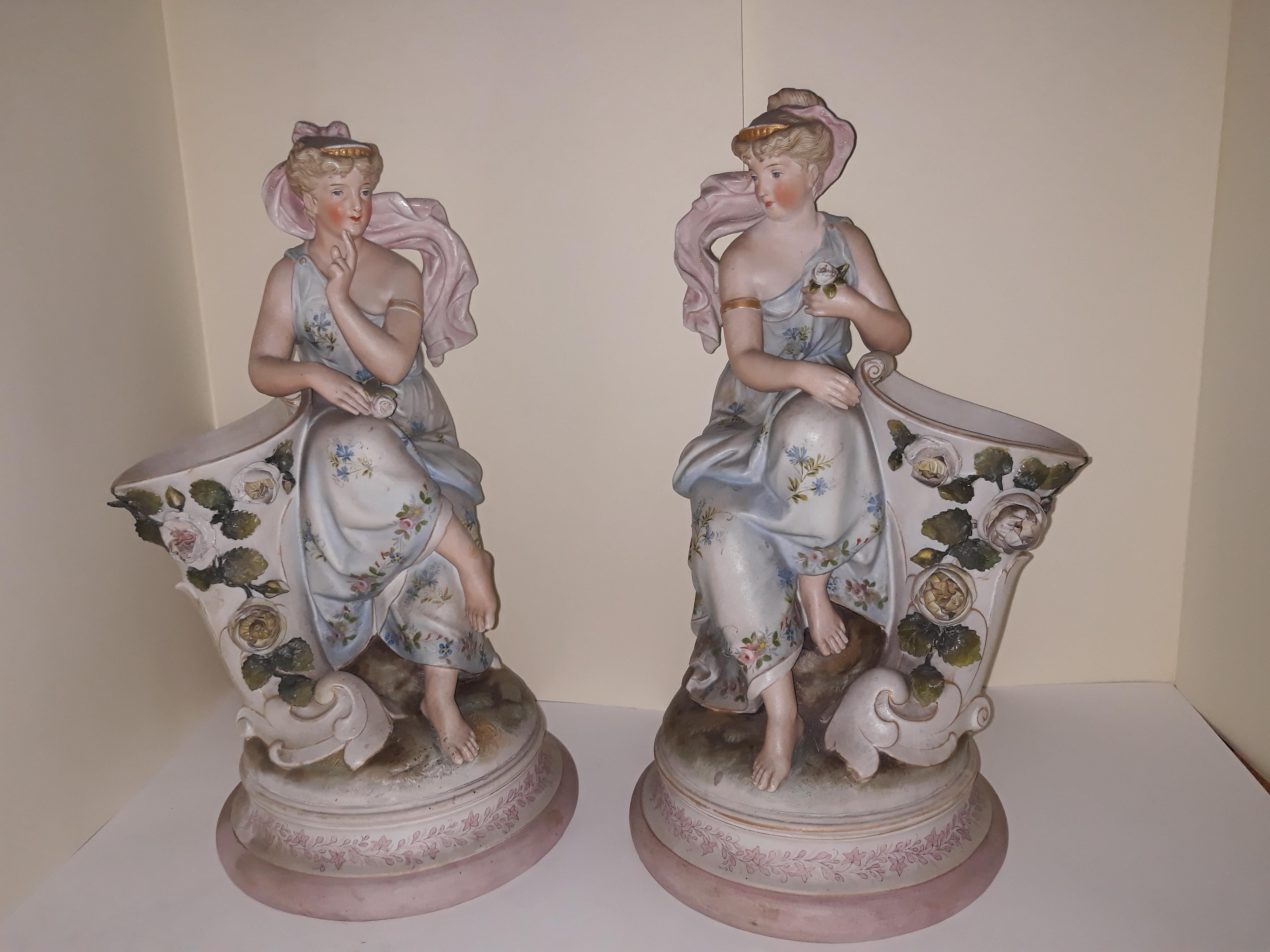 Pair of 19th century porcelain biscuit, france, Vieux Paris Cornucopia statue
Rare and stunning antique Vieux Paris porcelain statue, neoclassic Paris porcelain biscuit marked on the basment.
Measures: Height cm38, depth cm20, width cm20.