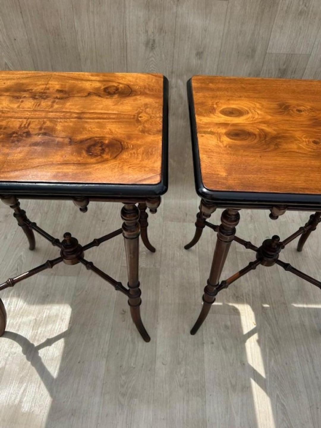 Pair of 19th Cent. Victorian Aesthetic Walnut Occasional Side Tables, English Europeo en venta