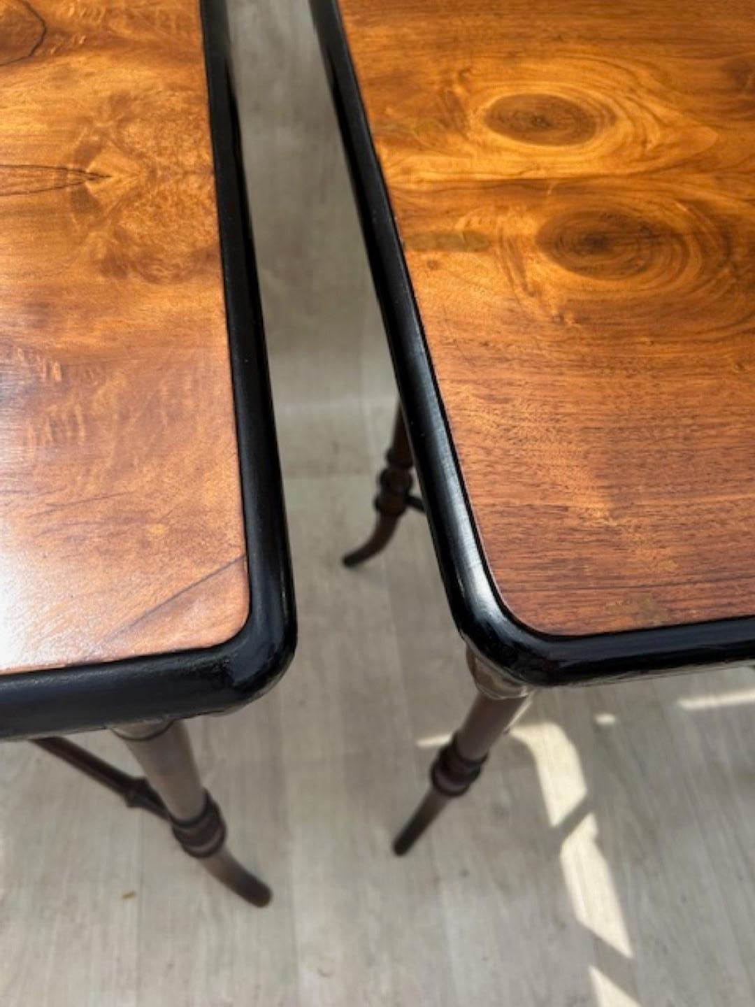 Pair of 19th Cent. Victorian Aesthetic Walnut Occasional Side Tables, English en Bueno estado para la venta en Richmond, Surrey