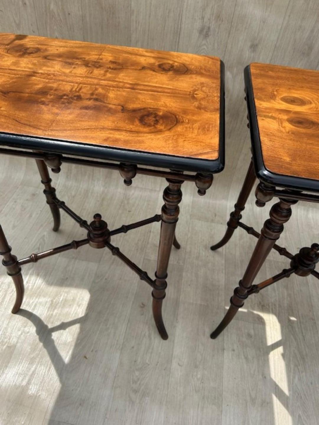 Pair of 19th Cent. Victorian Aesthetic Walnut Occasional Side Tables, English Nogal en venta