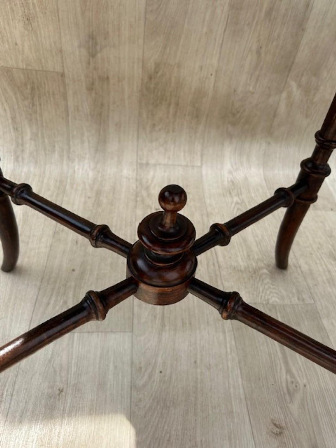 Pair of 19th Cent. Victorian Aesthetic Walnut Occasional Side Tables, English en venta 1