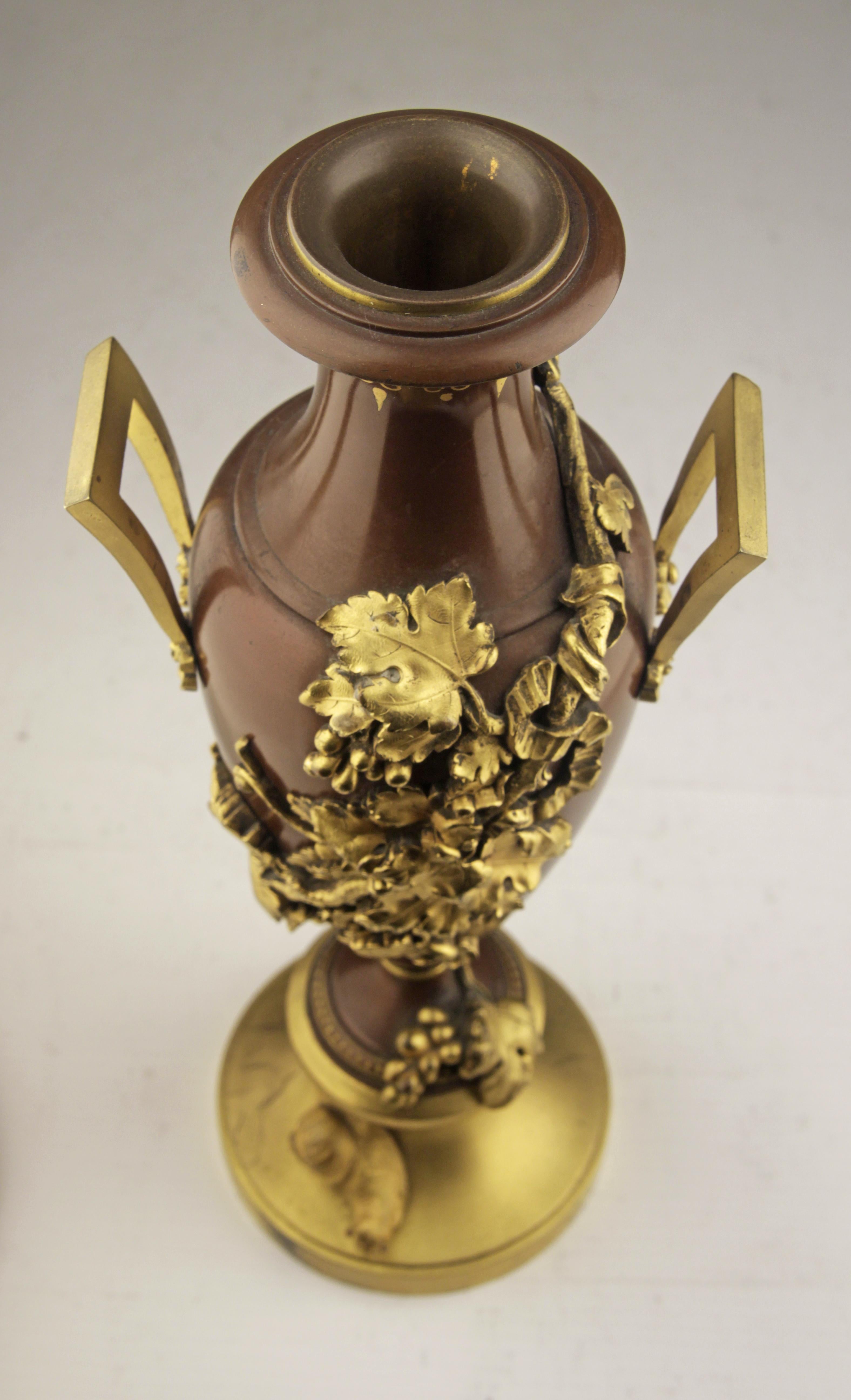 Dekorative Amphoren aus Bronze des 19. Jahrhunderts/2. Kaiserreichs von F. Barbedienne, Paar im Angebot 1