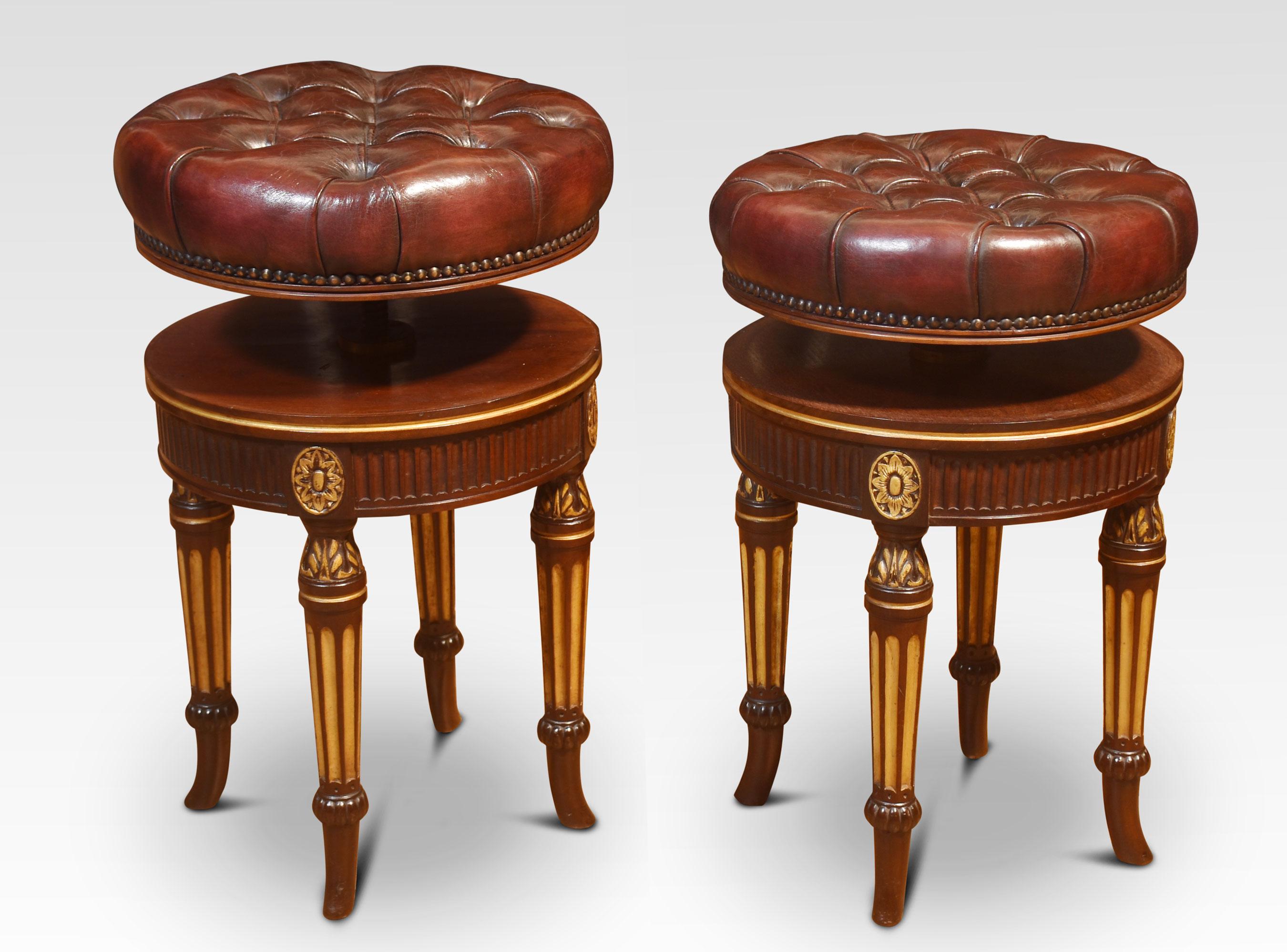 Pair of 19th Century adjustable stools In Good Condition For Sale In Cheshire, GB