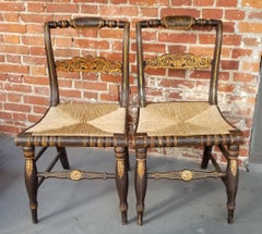 Pareja de sillas auxiliares americanas del siglo XIX, doradas y estarcidas