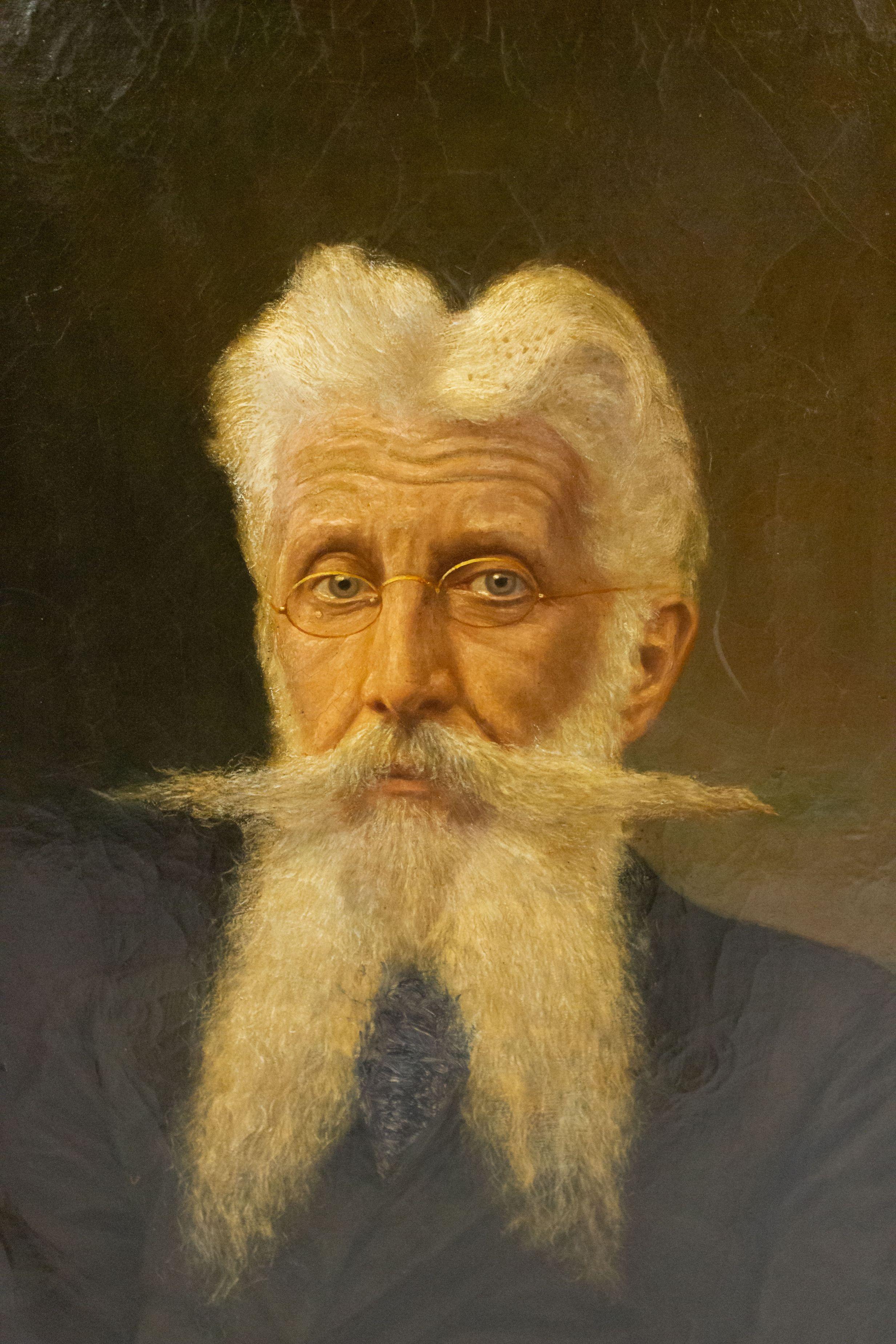 Paire de portraits à la peinture à l'huile encadrés et ébonisés représentant une dame aux cheveux relevés et un homme à la longue barbe.
 