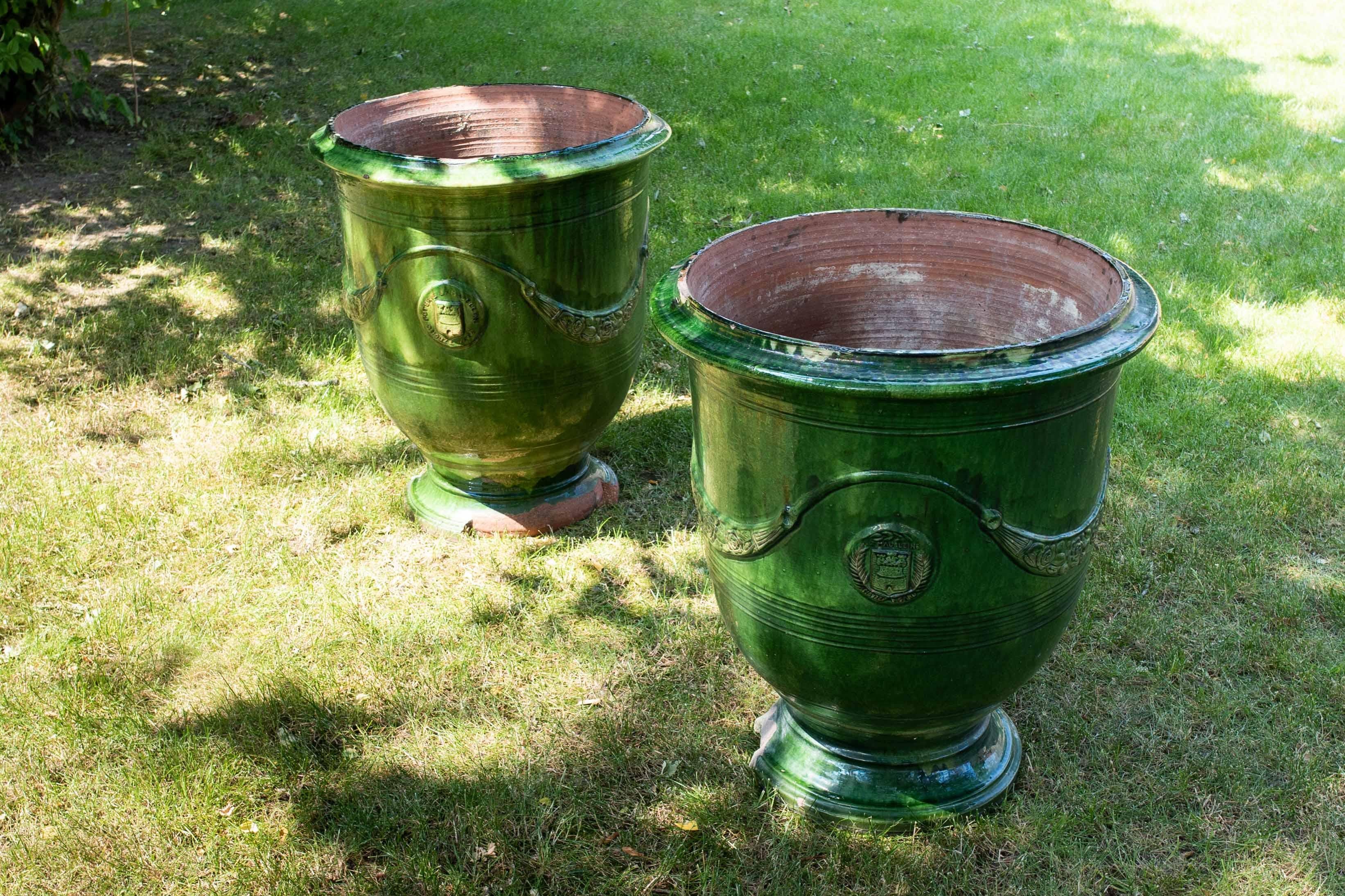 Pair of 19th century Anduse pots in green ‘emaille’ by Poterie de la Madeleine For Sale 3