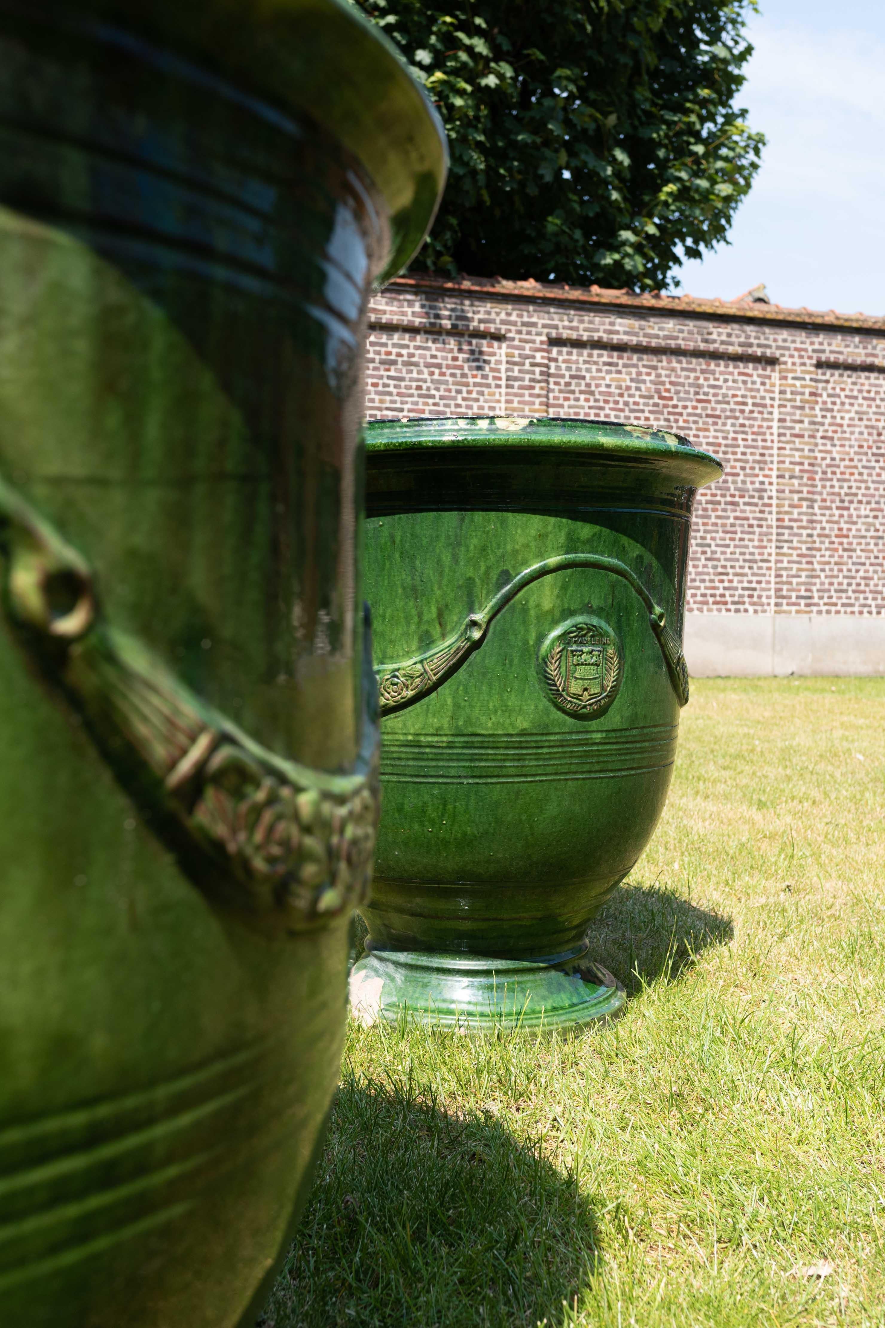 Die Technik der handgefertigten Töpferei in Anduse (Südfrankreich) ist Jahrhunderte alt. Die Geschichte der Vase d'Anduze begann im 16. Jahrhundert unter der Herrschaft von Heinrich IV. Es wird angenommen, dass ein Töpfer die Vase d'Anduse schuf,