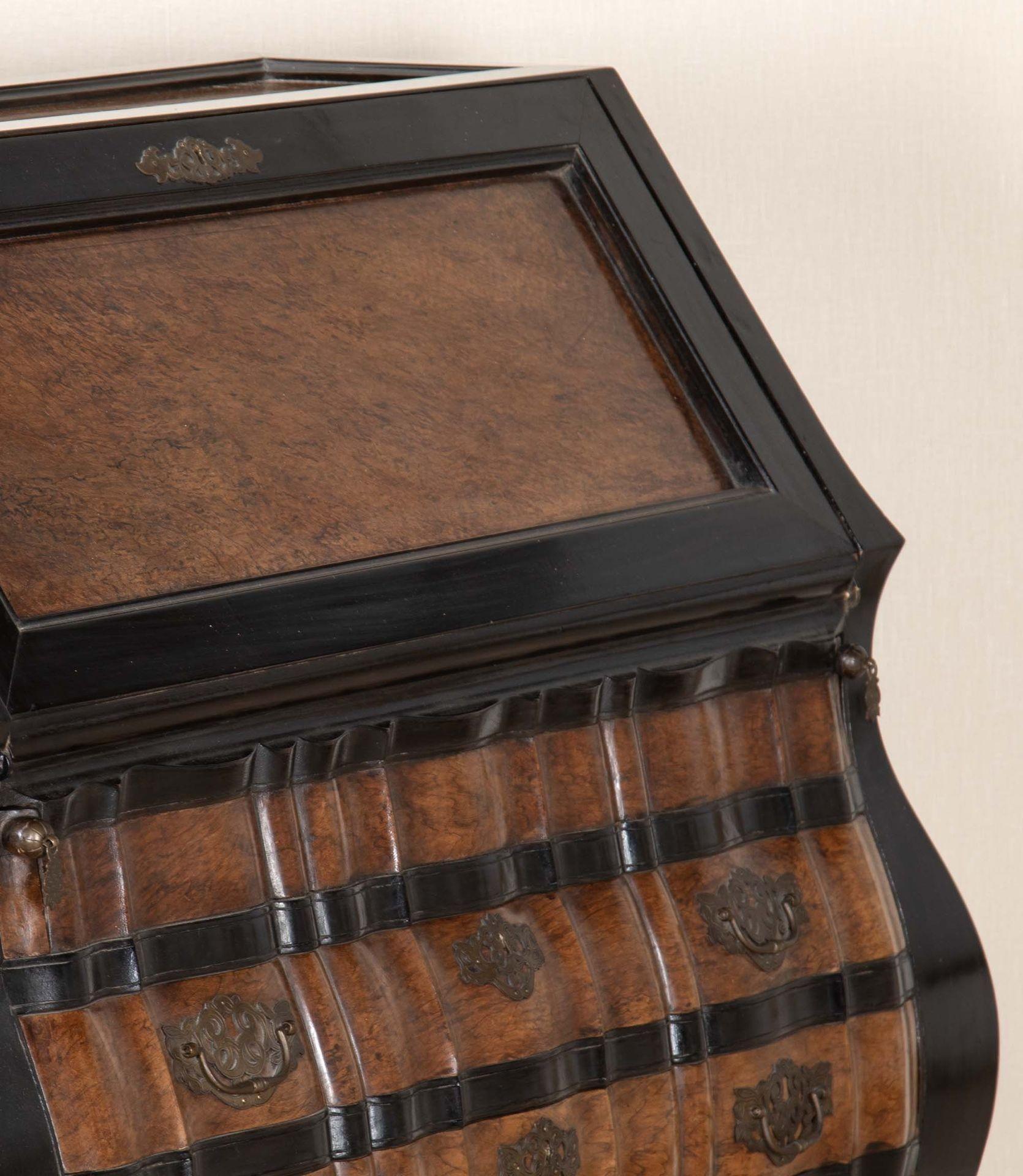 Paire de bureaux anglo-néerlandais du XIXe siècle Bon état - En vente à Gloucestershire, GB