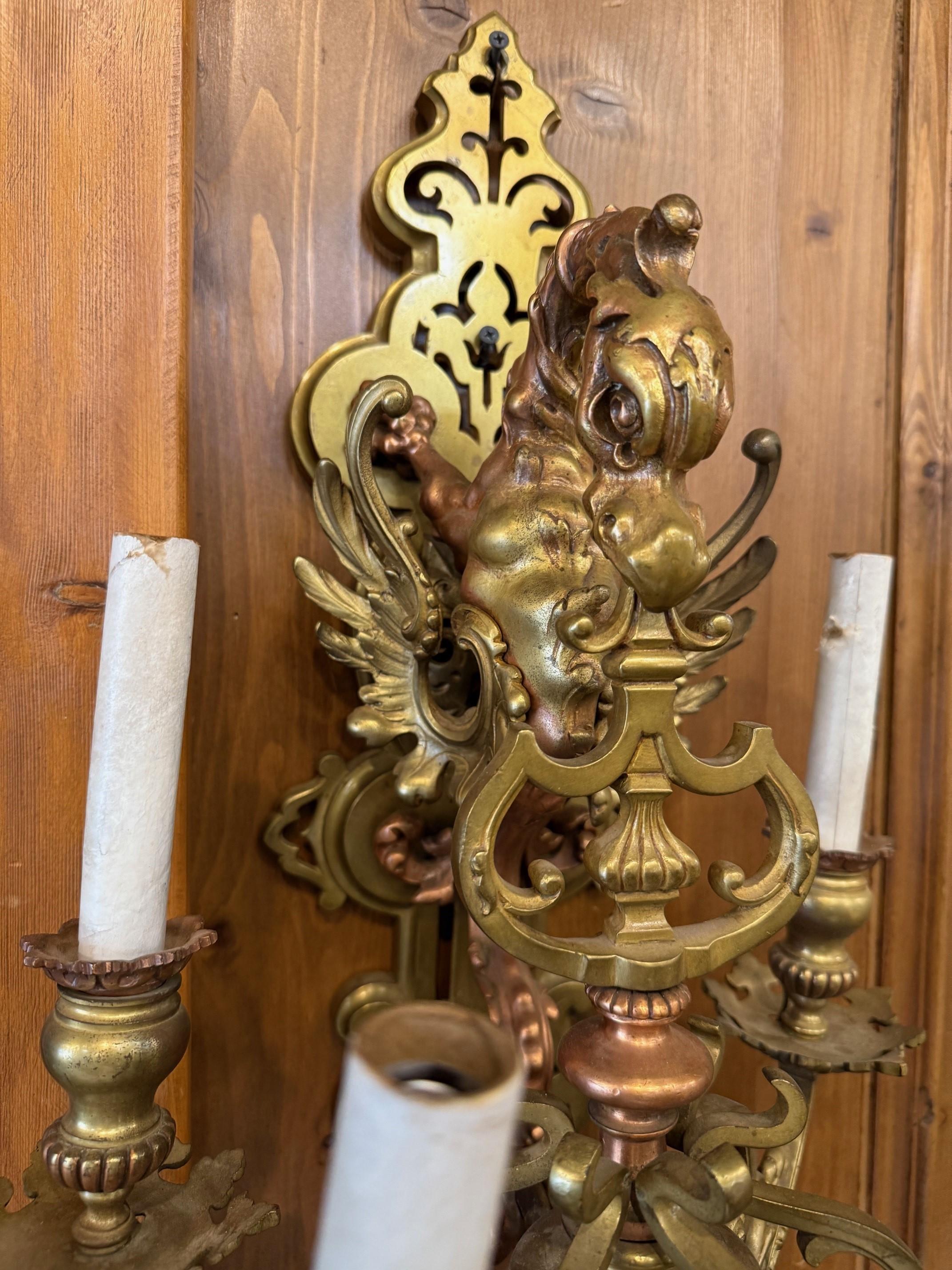 Coppia di grifoni in rame e bronzo antico del XIX secolo in vendita 6