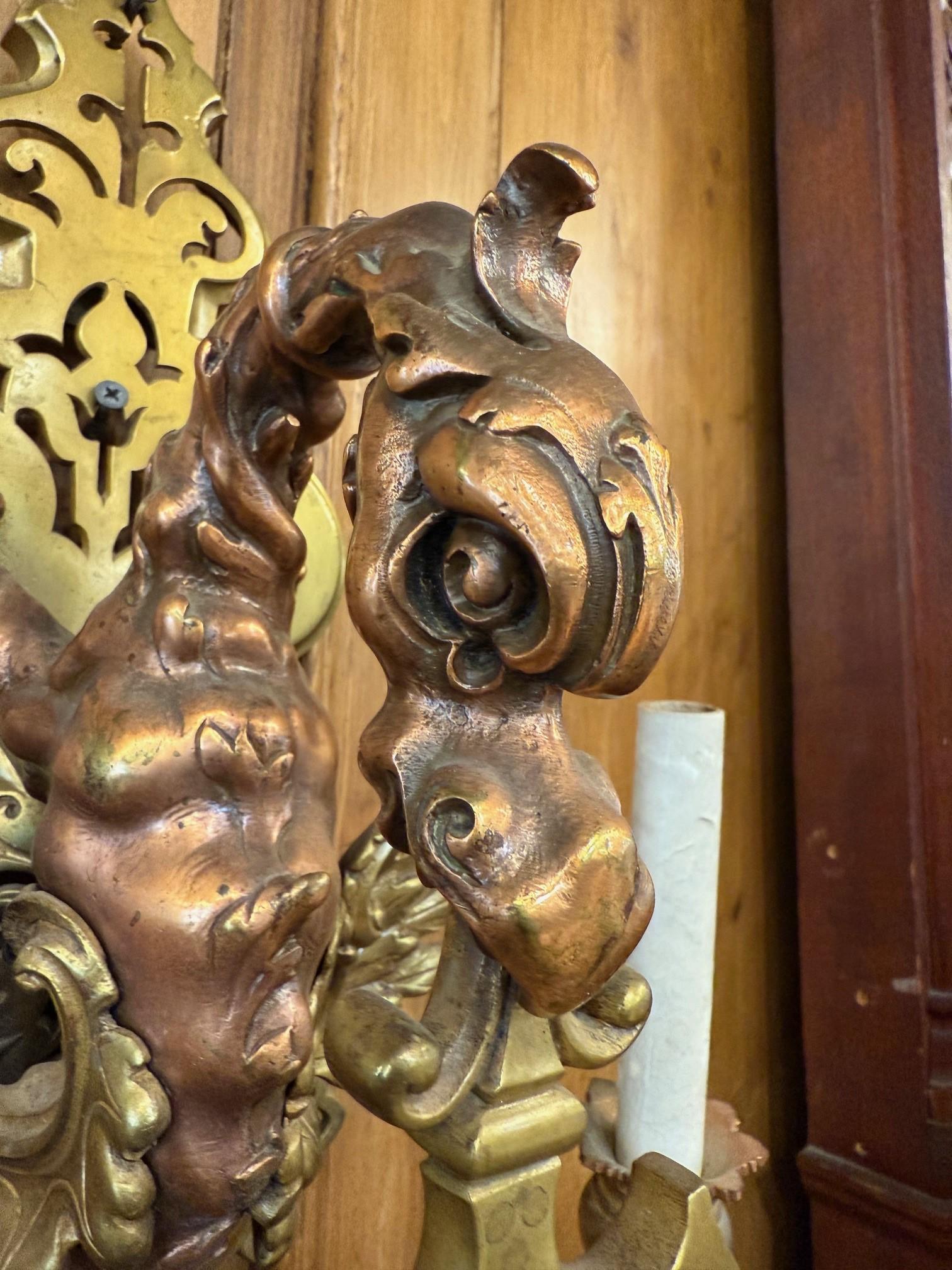 Coppia di grifoni in rame e bronzo antico del XIX secolo in vendita 10