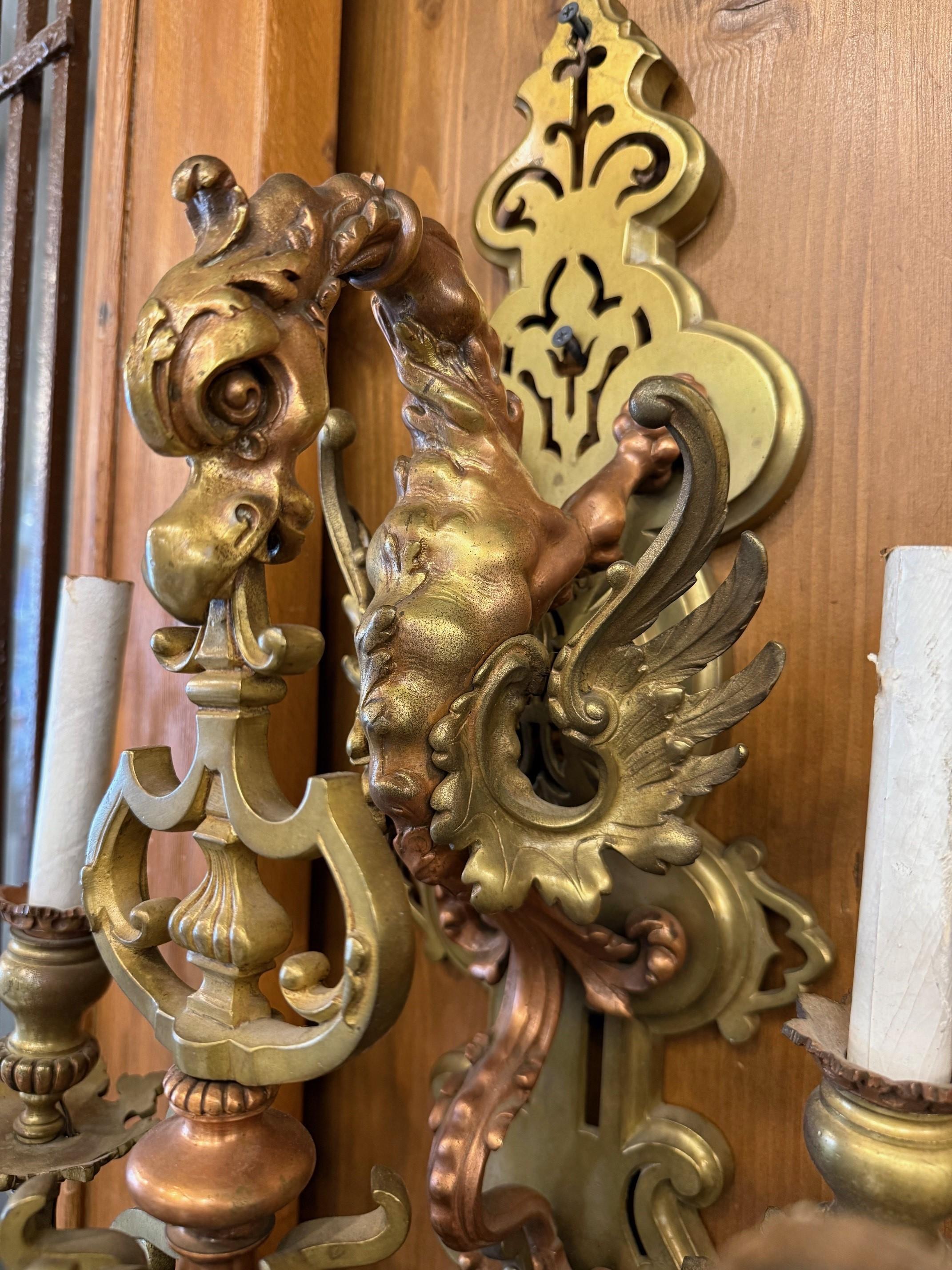 Coppia di grifoni in rame e bronzo antico del XIX secolo in vendita 5