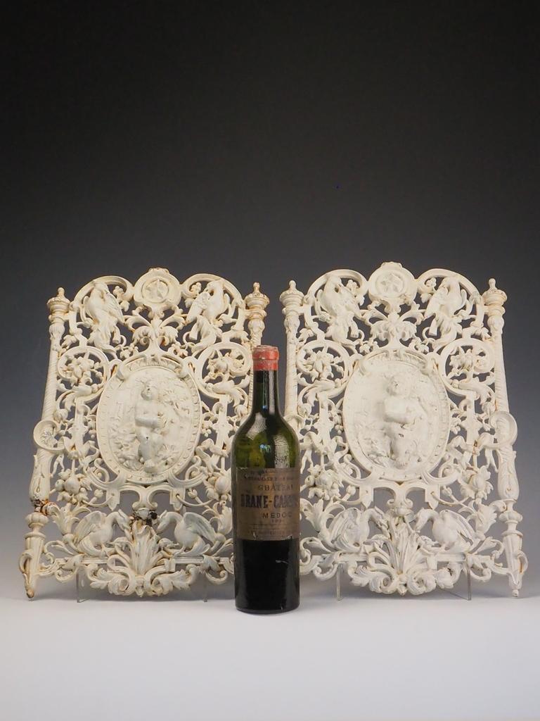 Pair of 19th Century Antique Cast Iron Decorative Wall Panels – Ornate Design In Good Condition For Sale In Lincoln, GB