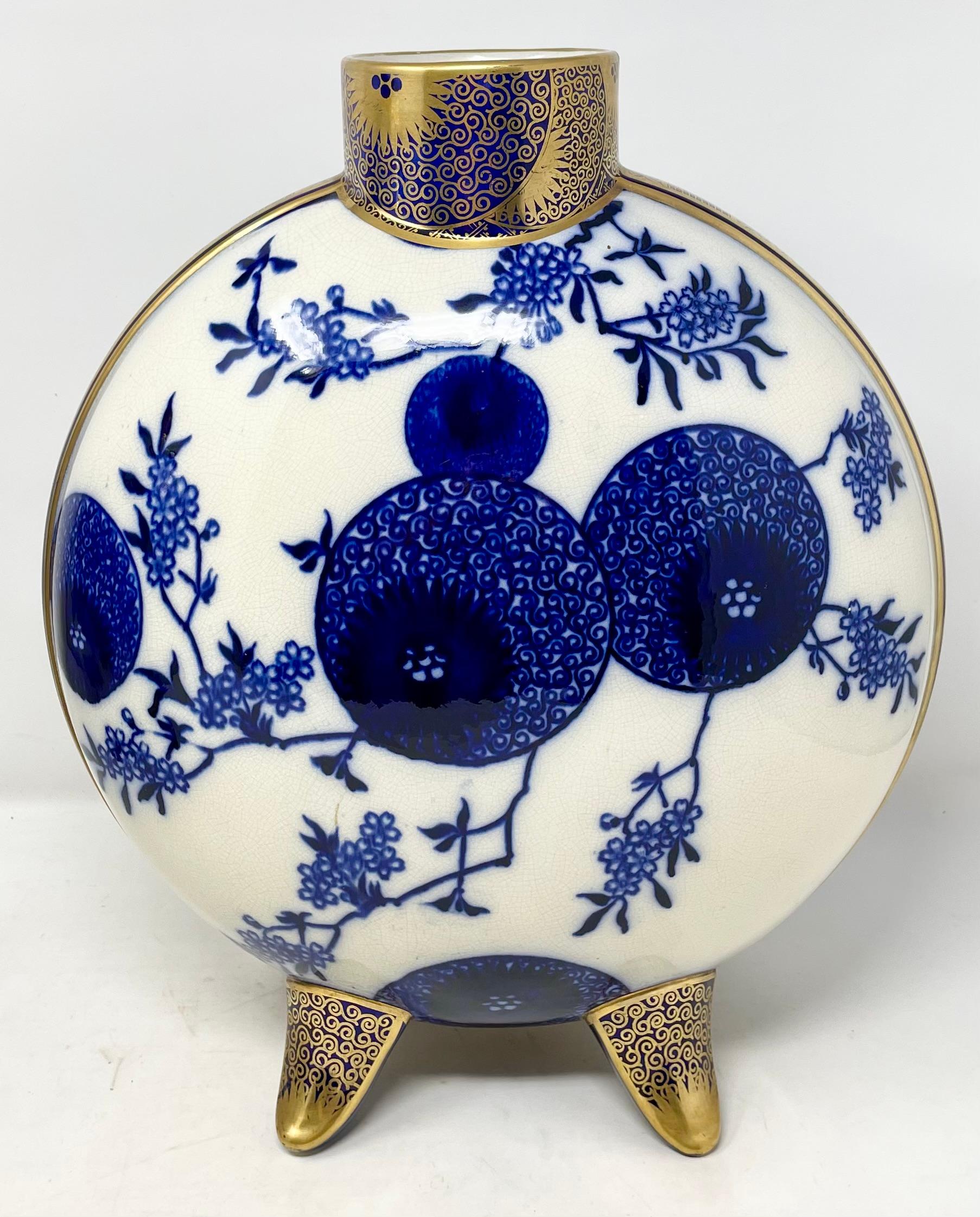 Paire de vases anciens du 19e siècle en porcelaine chinoise bleue et blanche avec lune en or en vente 4