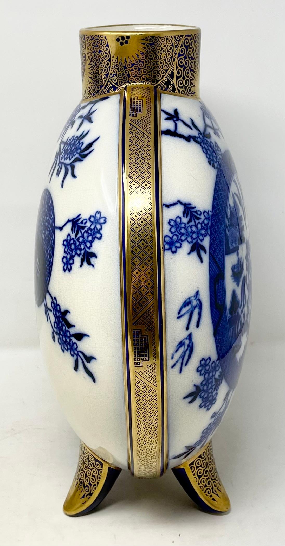 Paire de vases anciens du 19e siècle en porcelaine chinoise bleue et blanche avec lune en or en vente 5