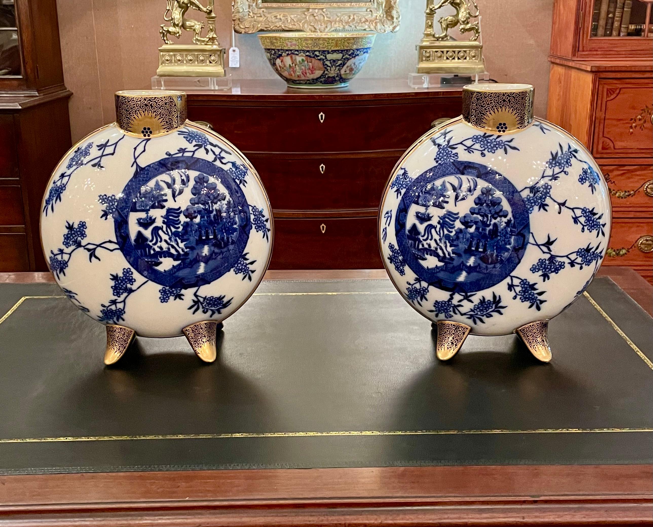 Paire de vases anciens du 19e siècle en porcelaine chinoise bleue et blanche avec lune en or en vente 7