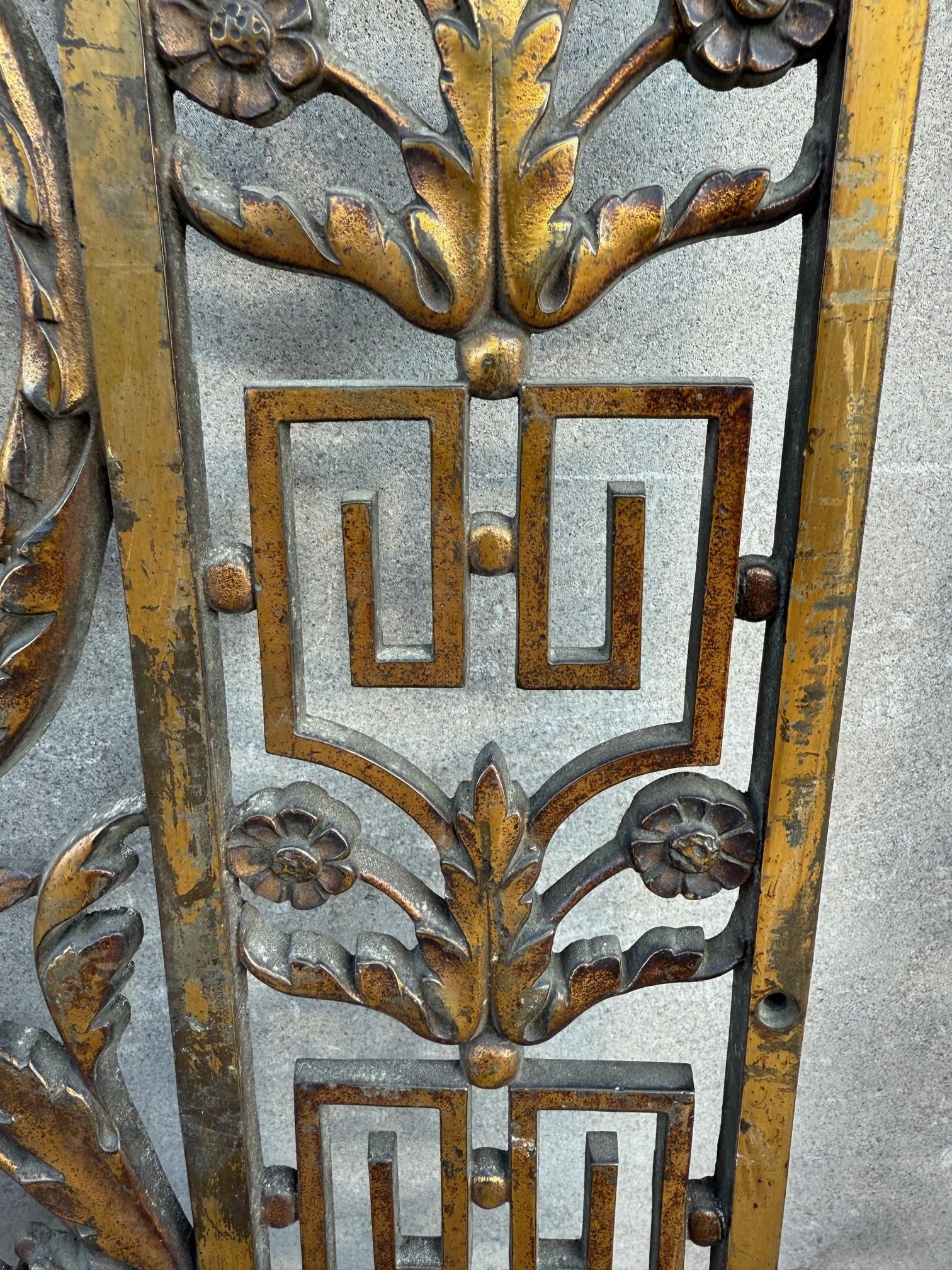 Coppia di pannelli decorativi in bronzo antico del XIX secolo in vendita 2