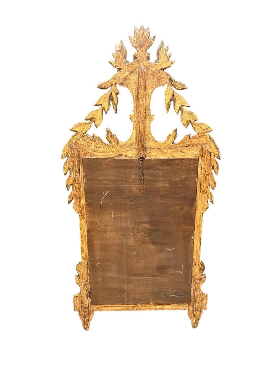 Paire d'Antiques Miroirs Florentine du 19ème siècle, sculptés et dorés en vente 3