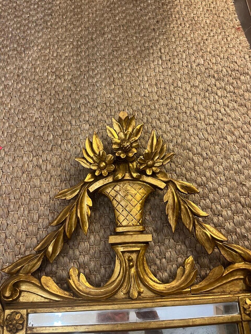 Baroque Paire d'Antiques Miroirs Florentine du 19ème siècle, sculptés et dorés en vente