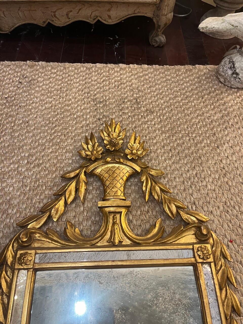 Pair of 19th Century Antique Italian Florentine Carved Gilt Mirrors For Sale 2
