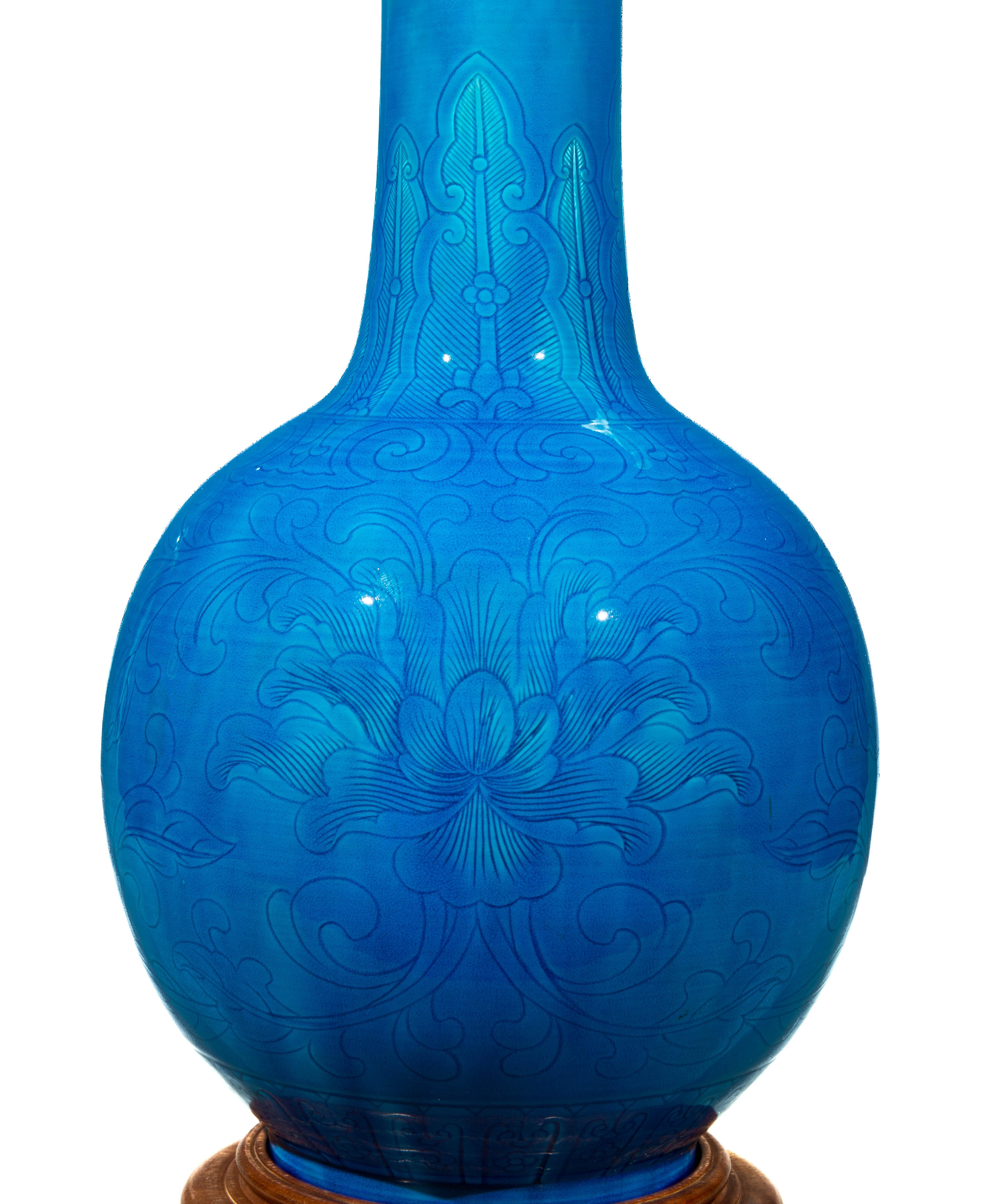 Vernissé Paire de lampes de table anciennes en porcelaine turquoise du 19ème siècle en vente