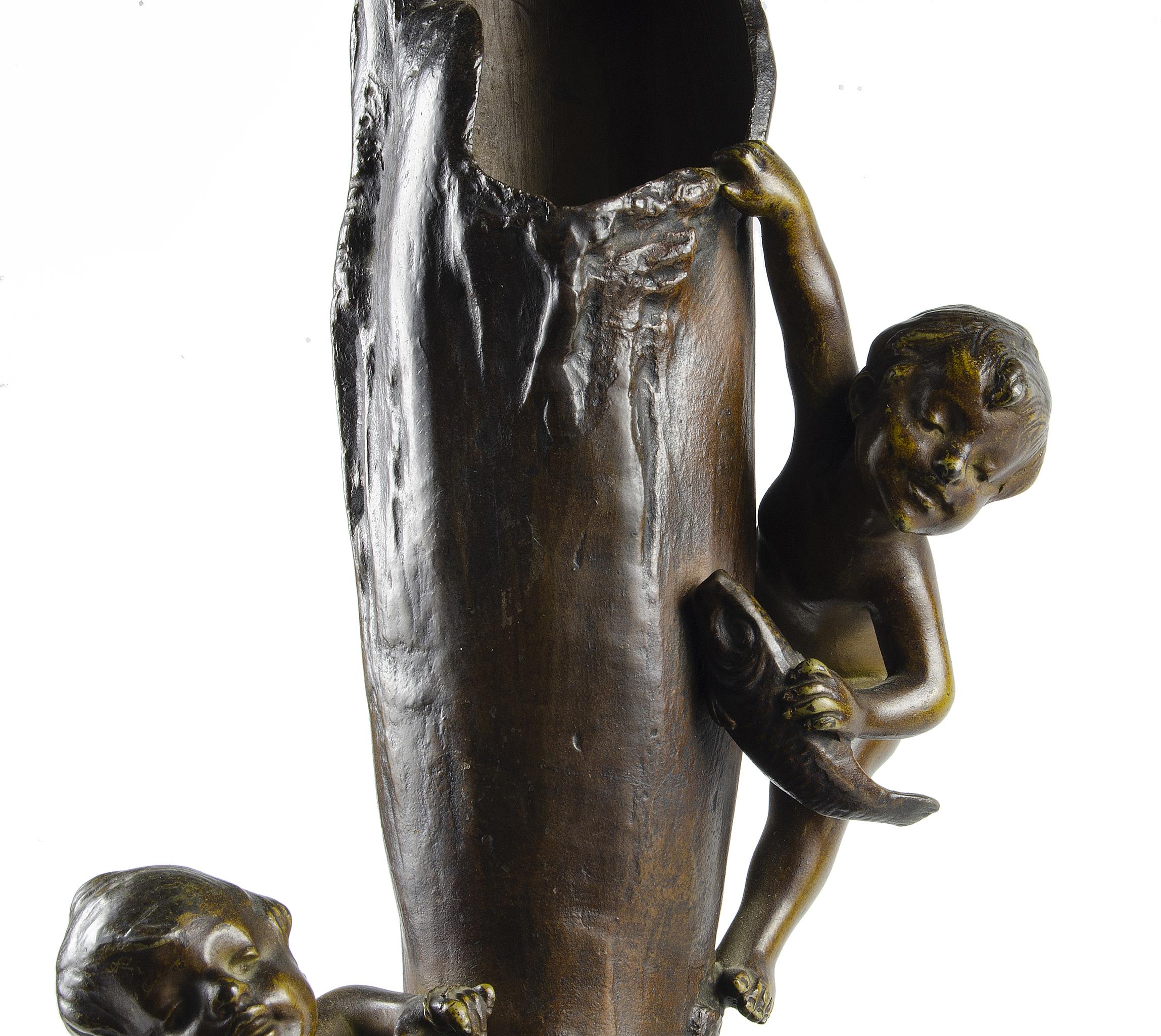 XIXe siècle Paire de vases en bronze patiné Art Nouveau du 19ème siècle par Ignar Mansch, France en vente