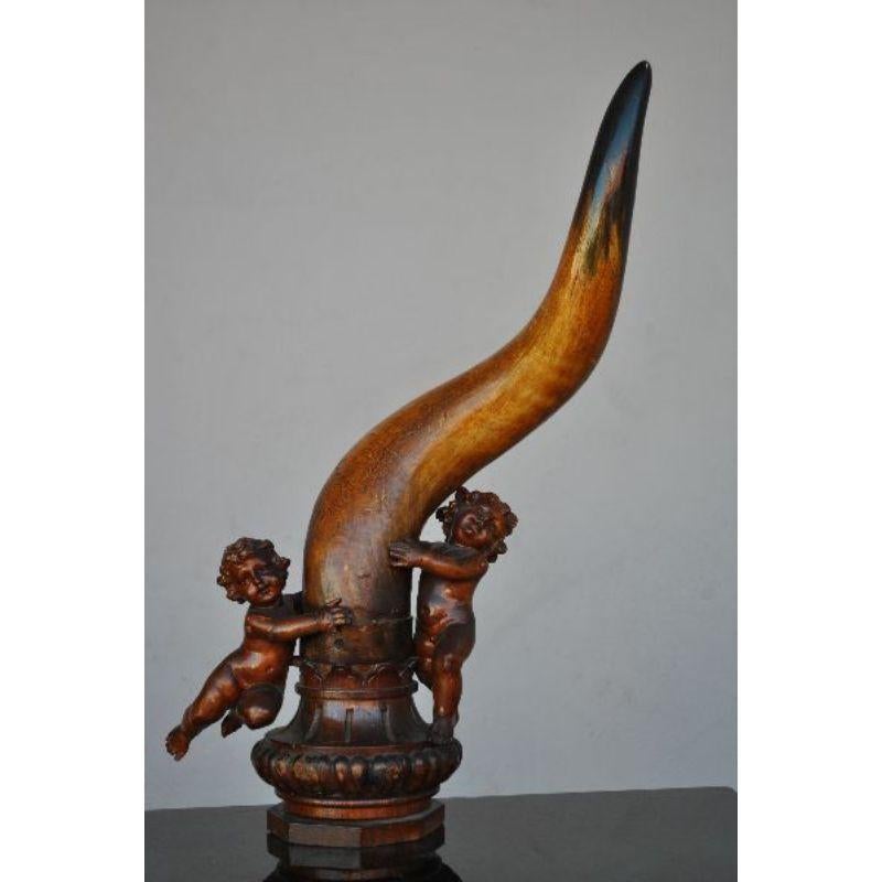Pair of old baby sculptures from the 19th century representing babies climbing on a horn. Remarkable decorative object. Probably workshops of Besarel or Brustolon Dimension height 64 cm for a width of 35 cm. Patina to redo.