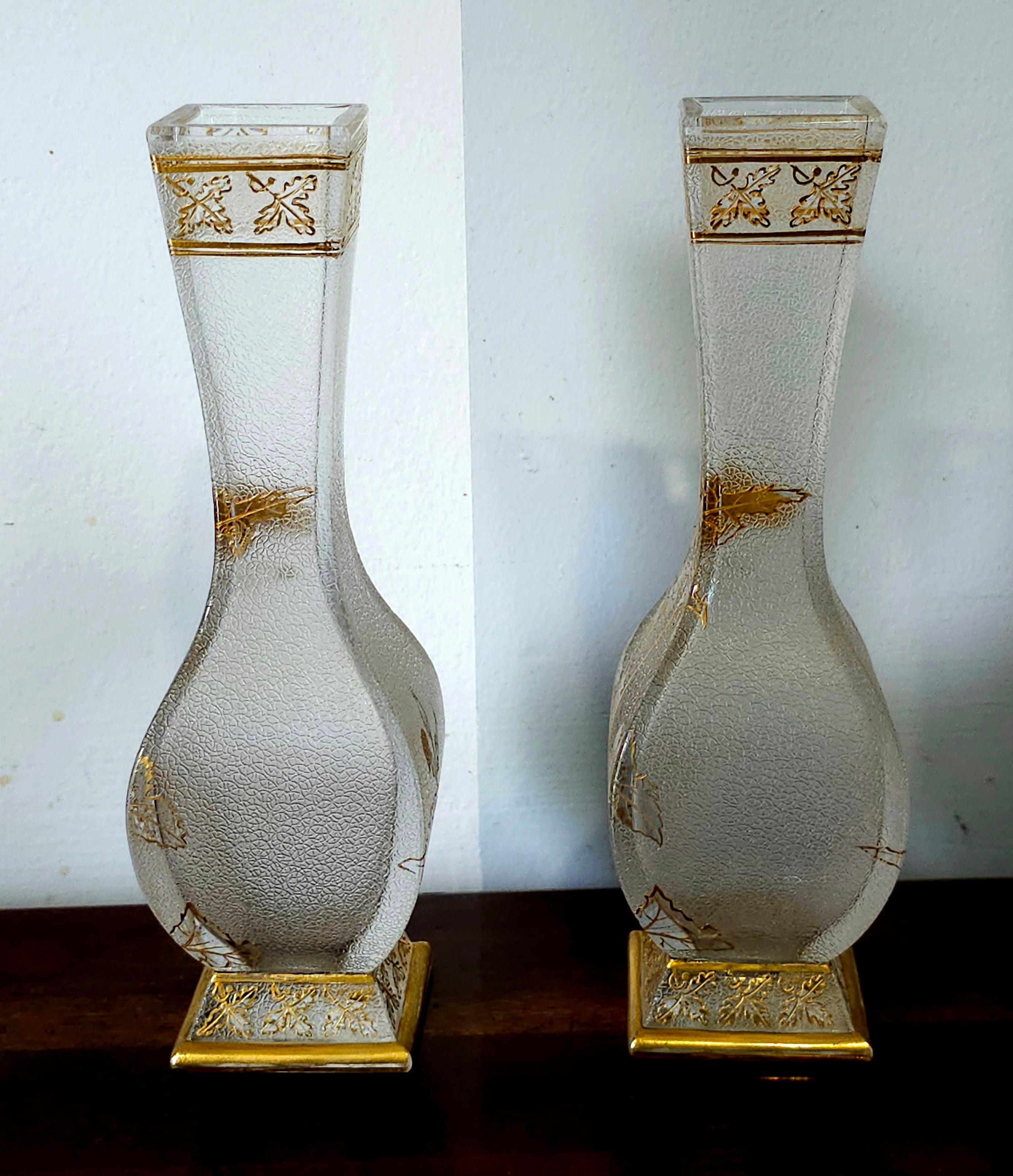 Coppia di vasi in vetro dorato e acidato Baccarat del XIX secolo In condizioni buone in vendita a Germantown, MD