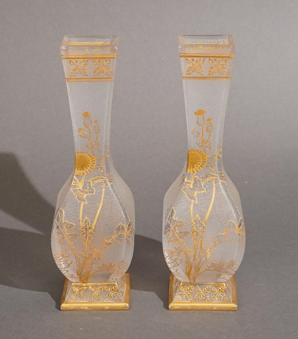 Coppia di vasi in vetro dorato e acidato Baccarat del XIX secolo in vendita 1