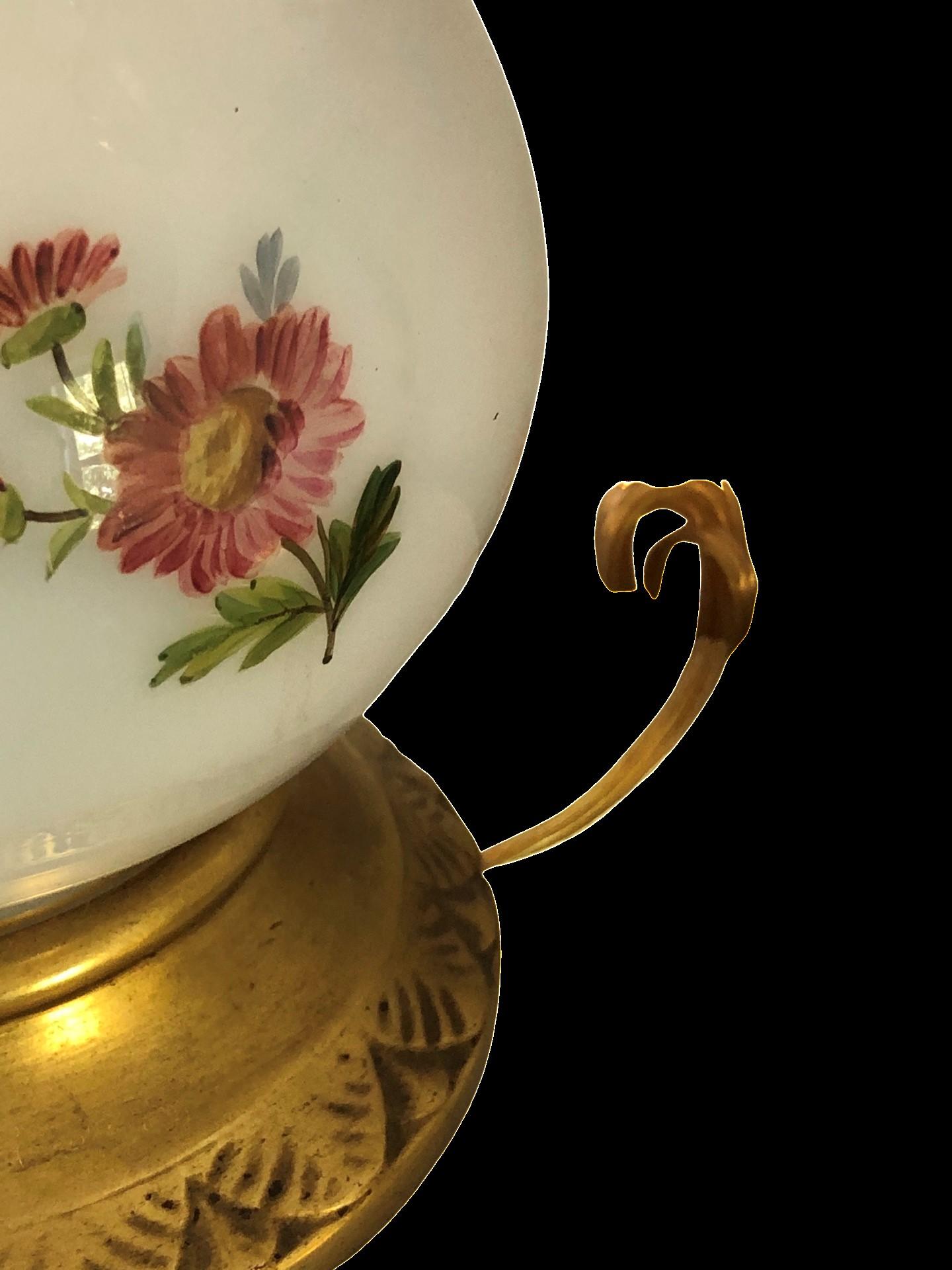 Paire de lampes en opaline blanche de Baccarat du 19ème siècle en vente 4