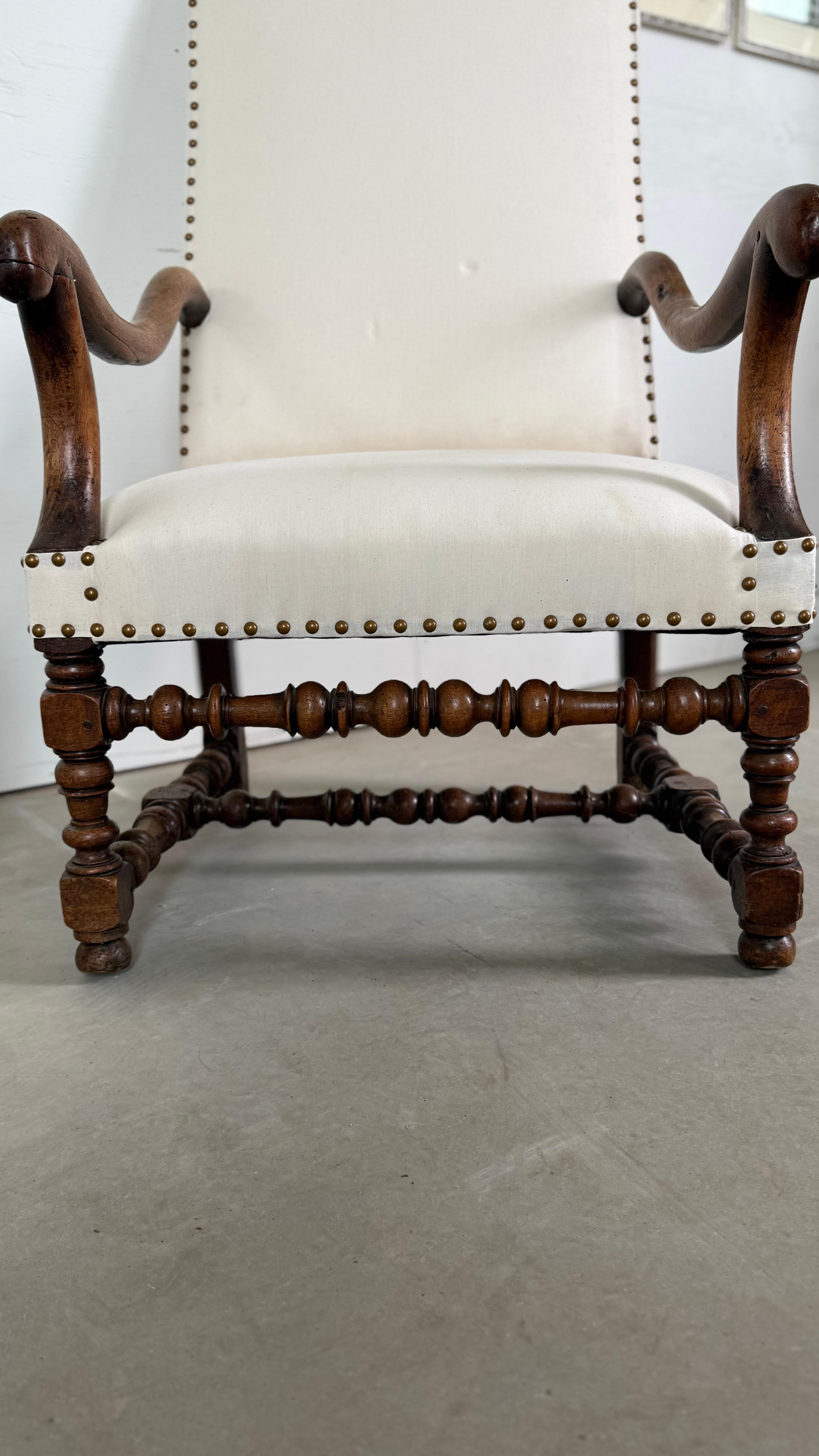 Paire de fauteuils baroques du XIXe siècle de style Louis XIII Bon état - En vente à Atlanta, GA