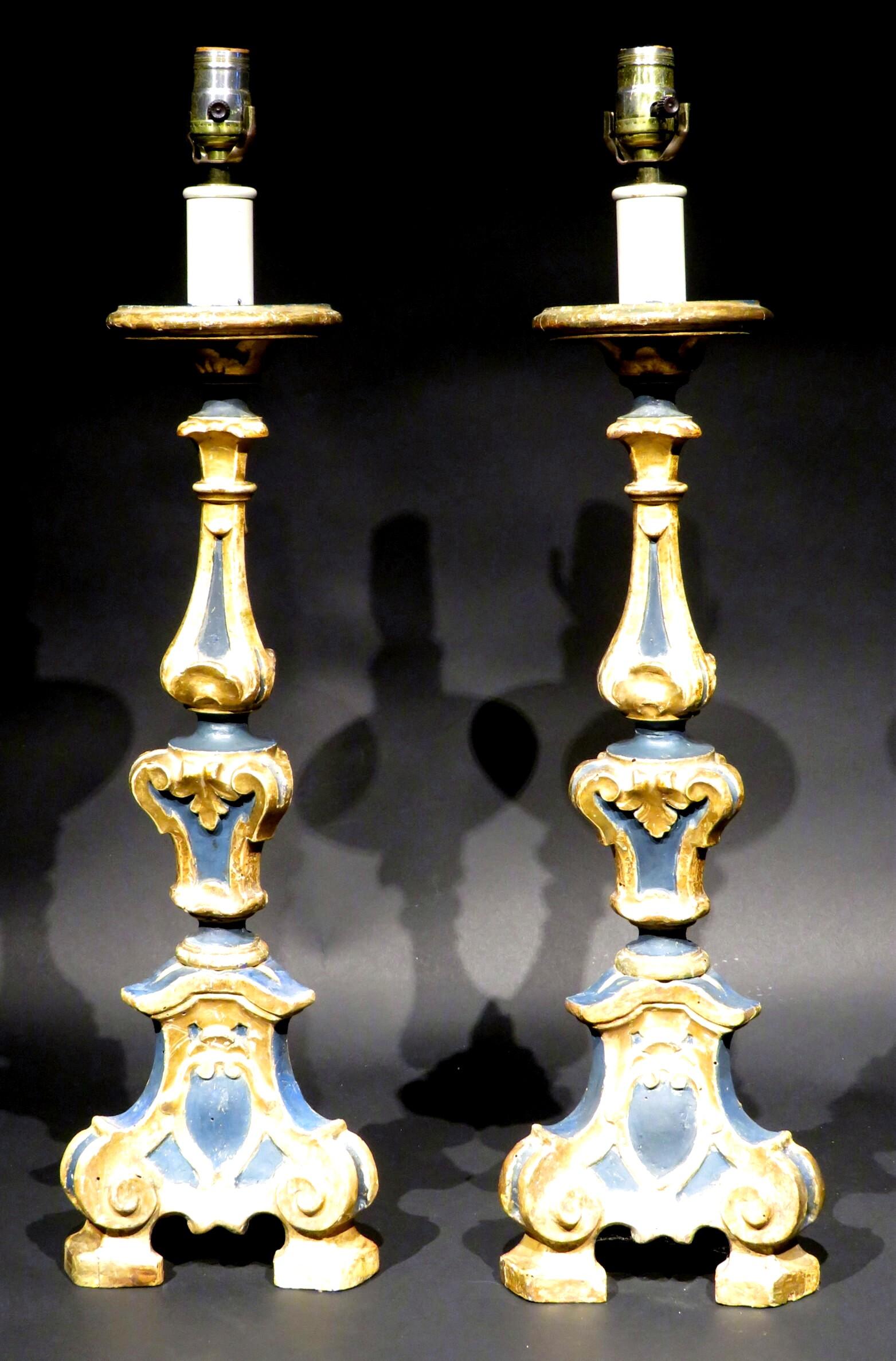 Paar Pricket-Tischlampen im Barockstil des 19. Jahrhunderts, Italien, um 1890 (Handgeschnitzt) im Angebot